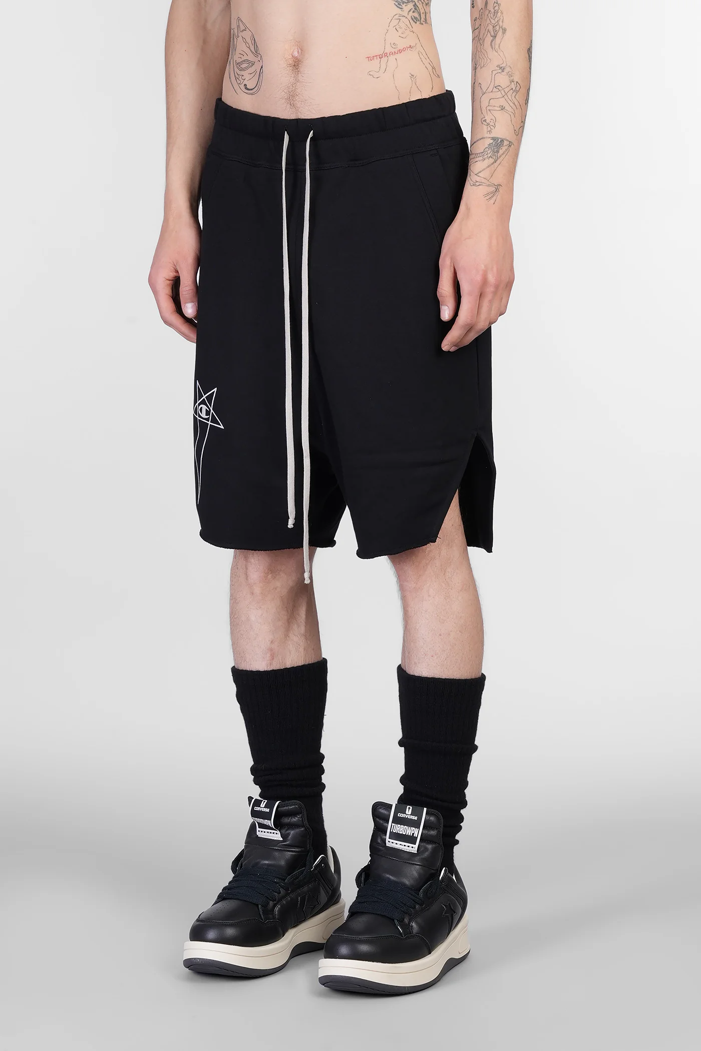 Beveled pods Shorts in black cotton - Image 4