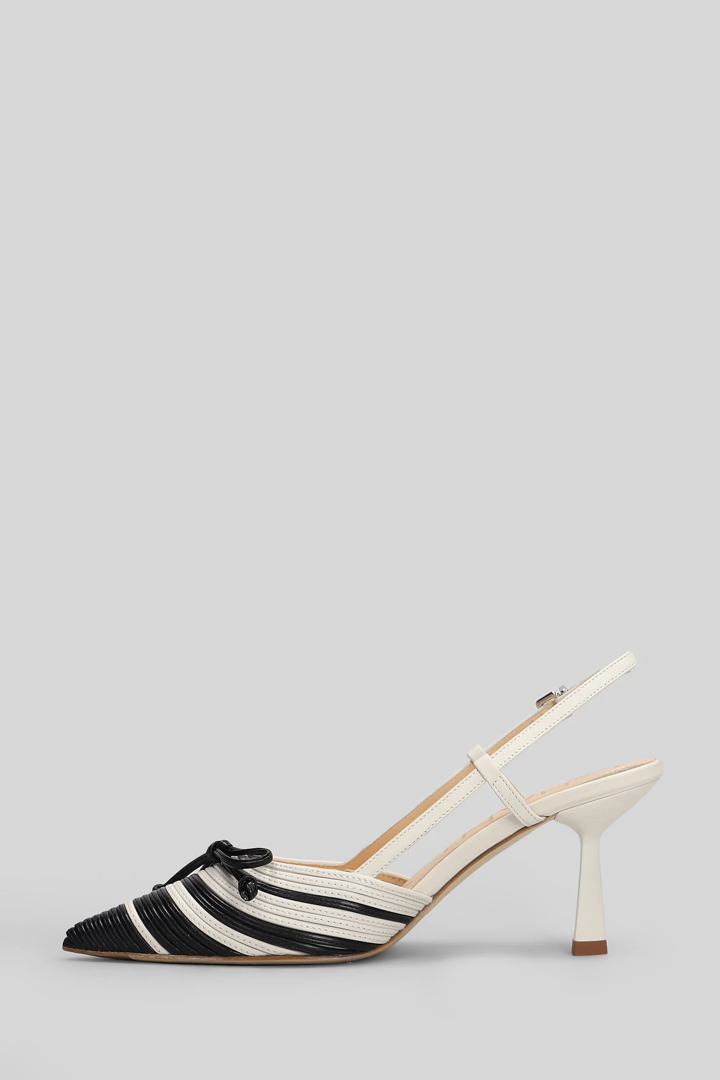 Pumps in beige leather - Image 3