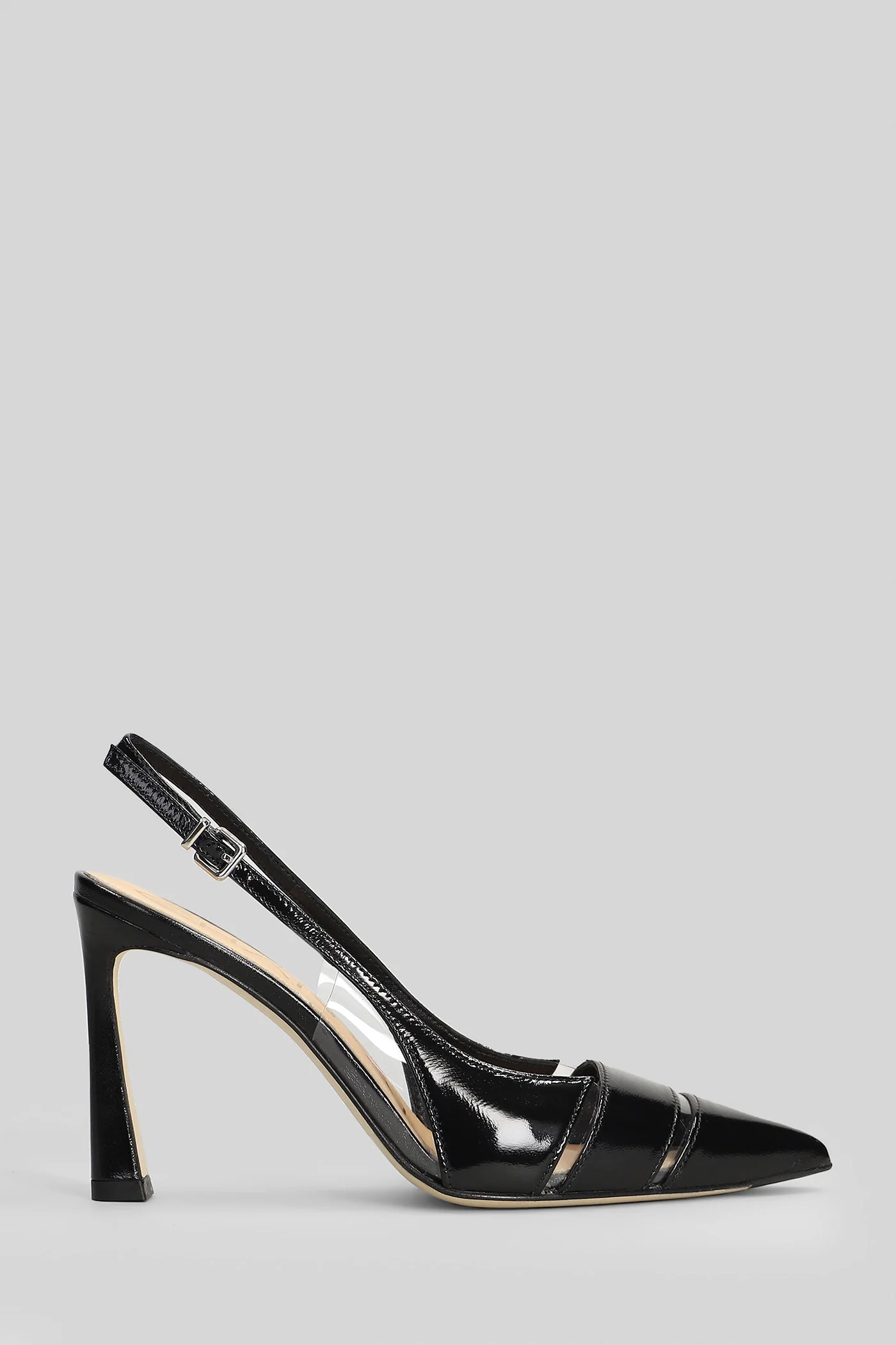 Pumps in black leather