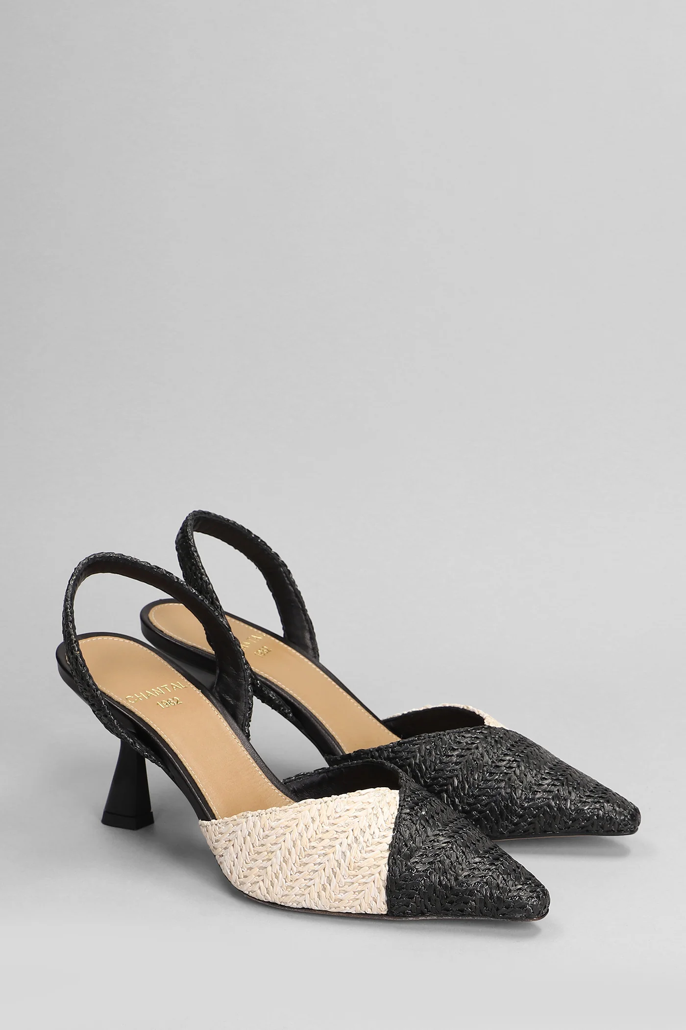 Pumps in black leather - Image 2