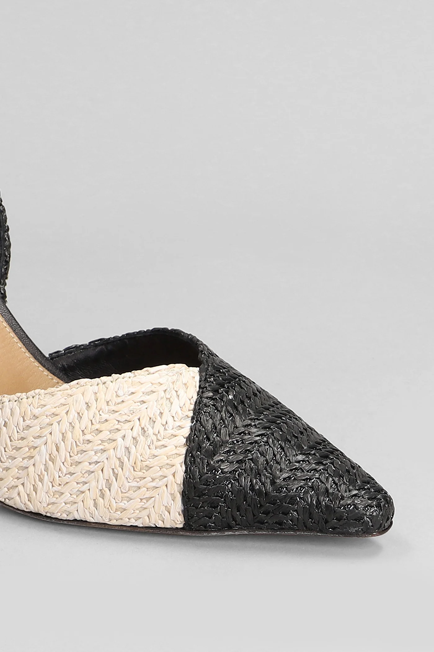 Pumps in black leather - Image 5