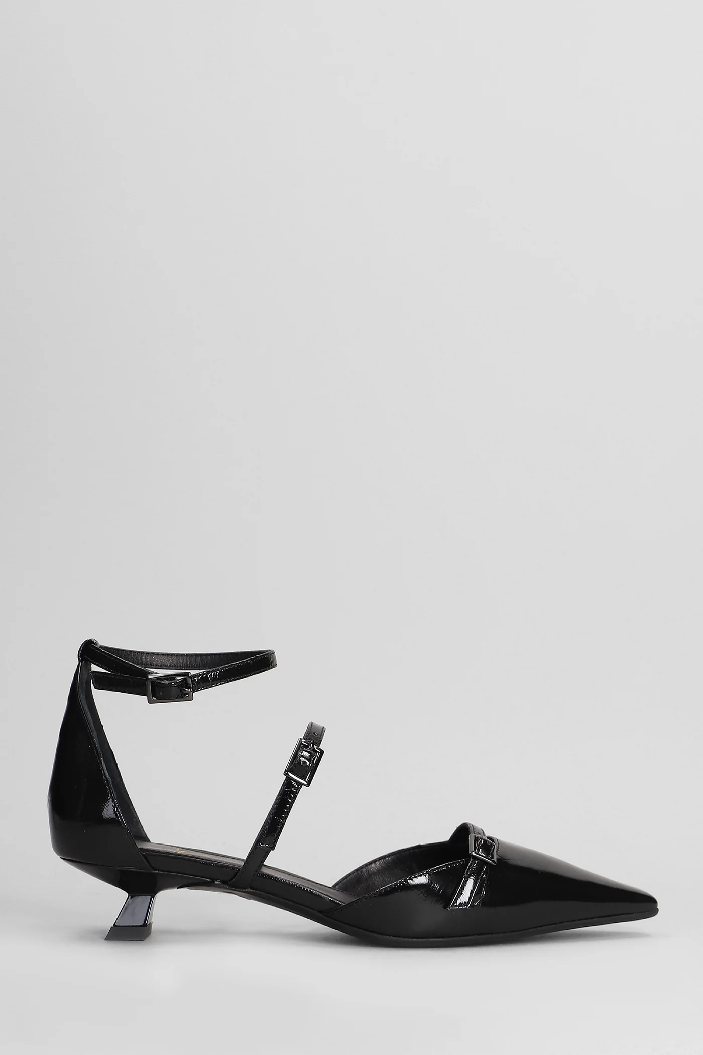 Pumps in black leather