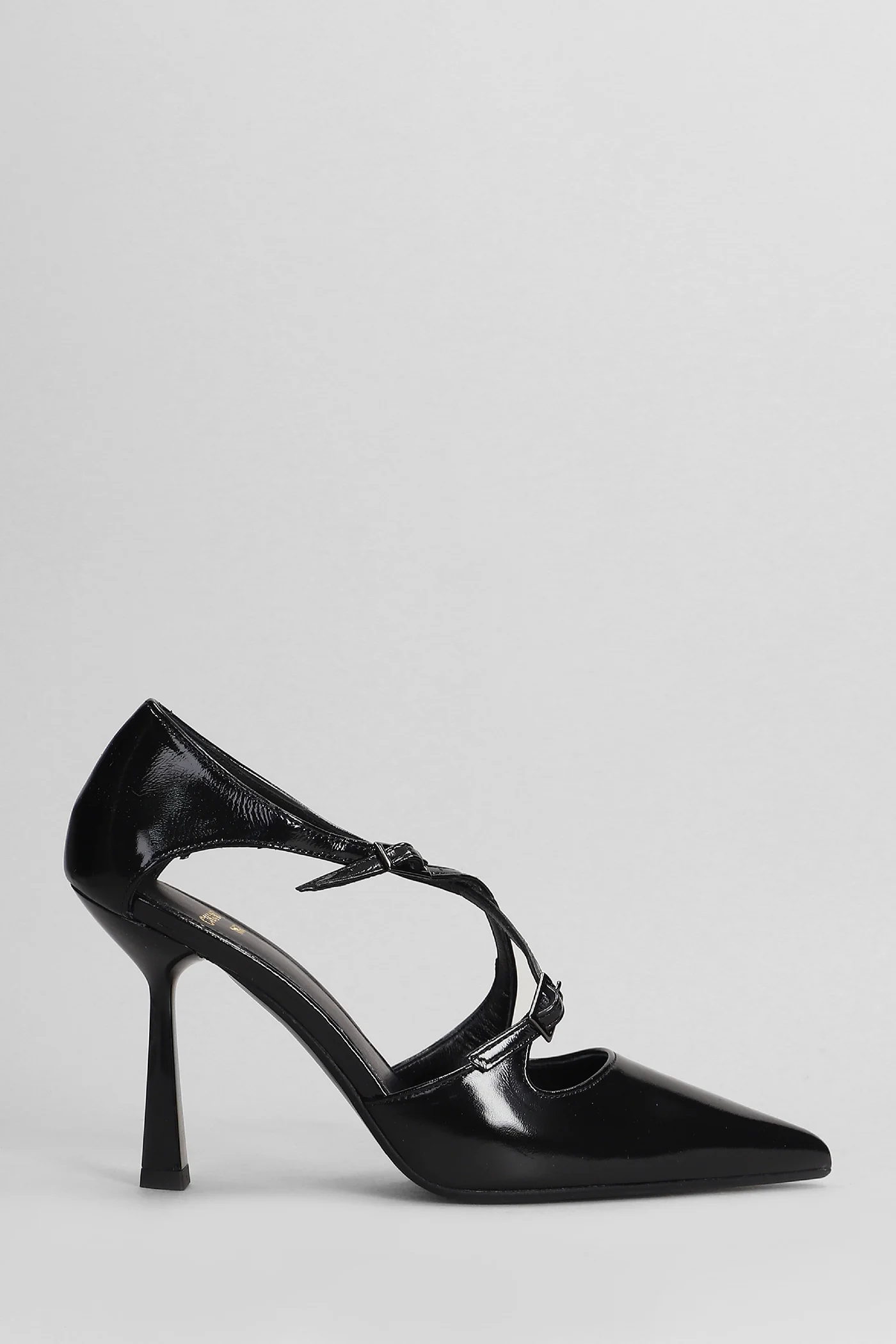 Pumps in black leather