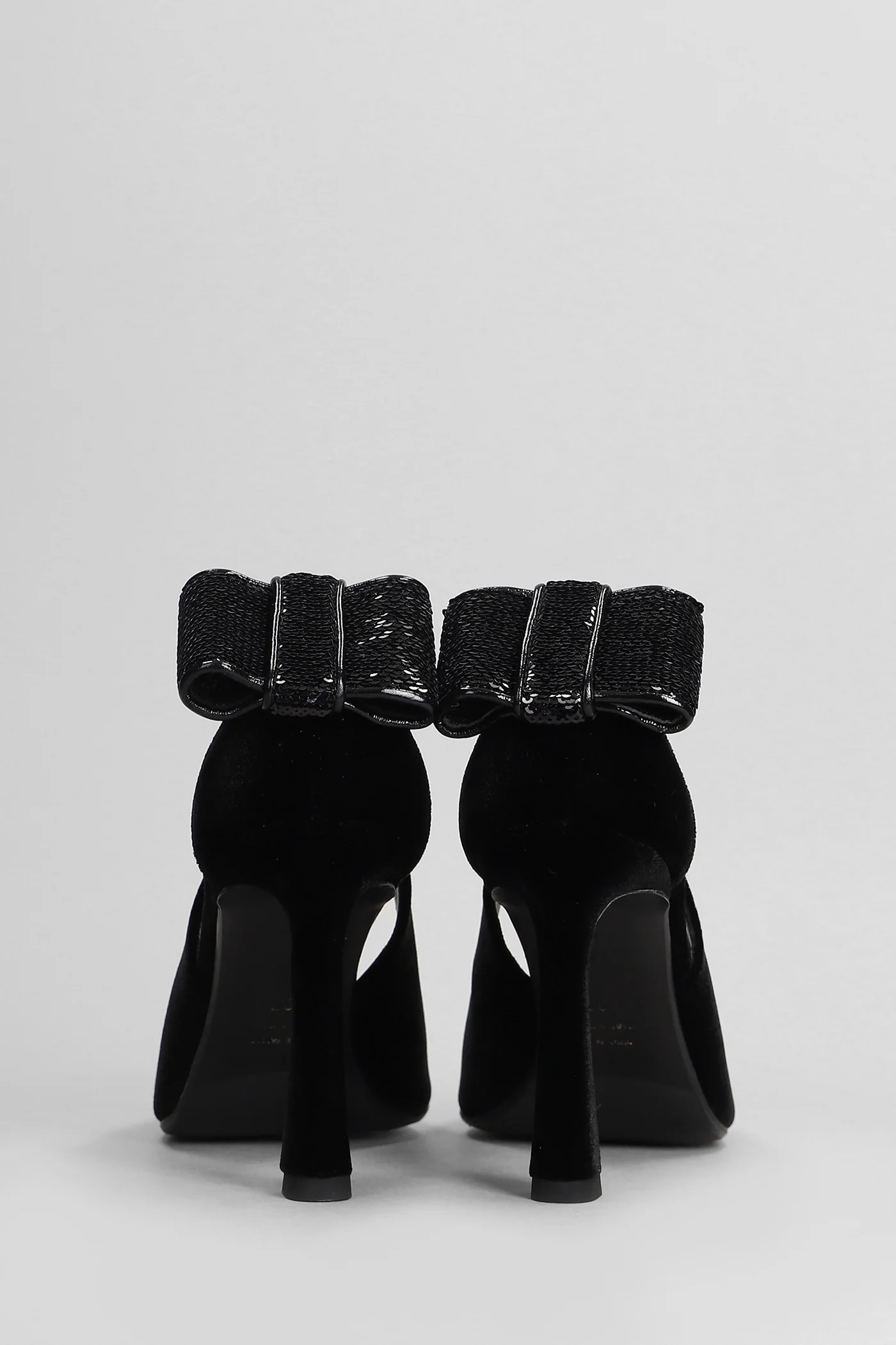 Pumps in black velvet - Image 4