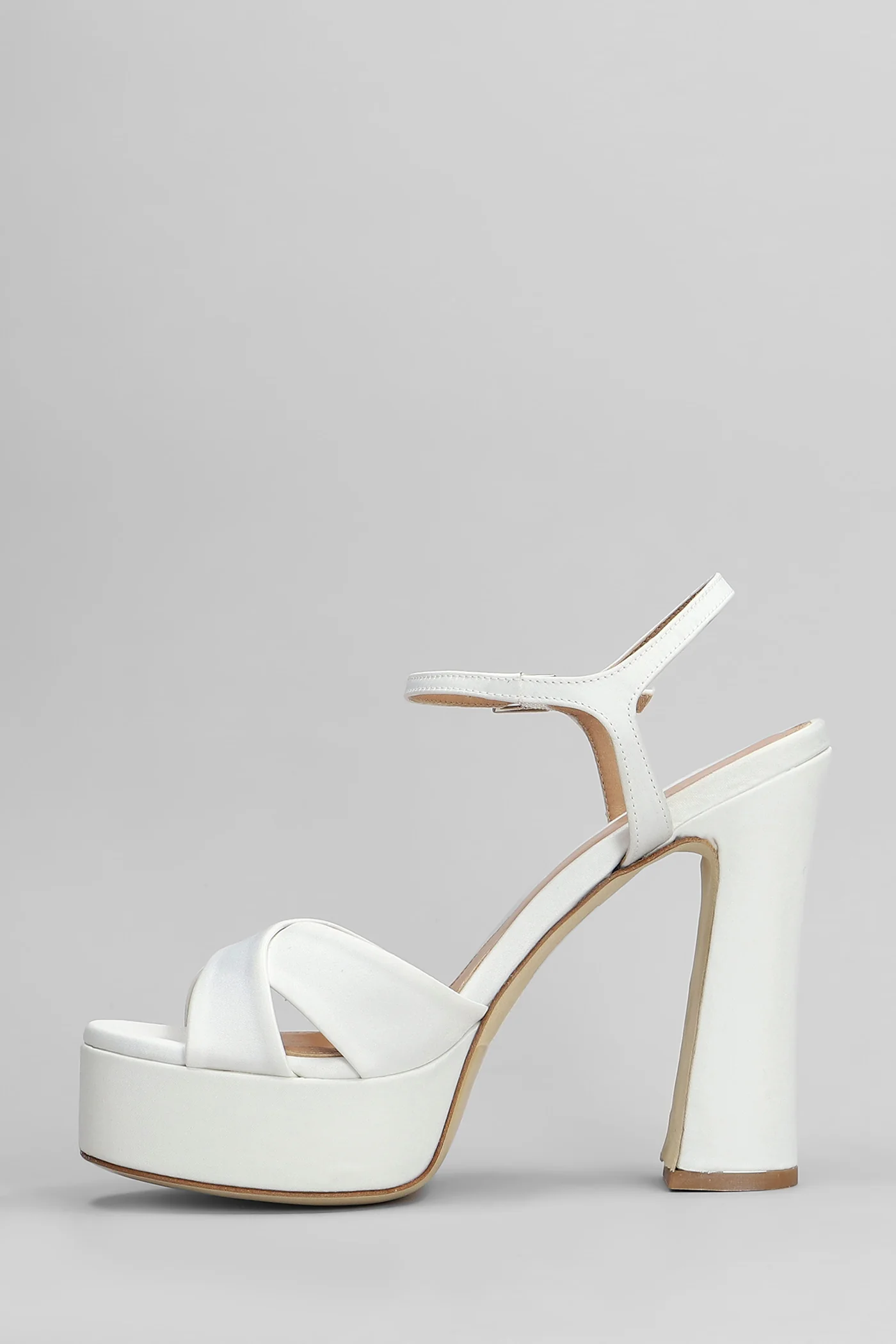 Sandals in white satin - Image 3