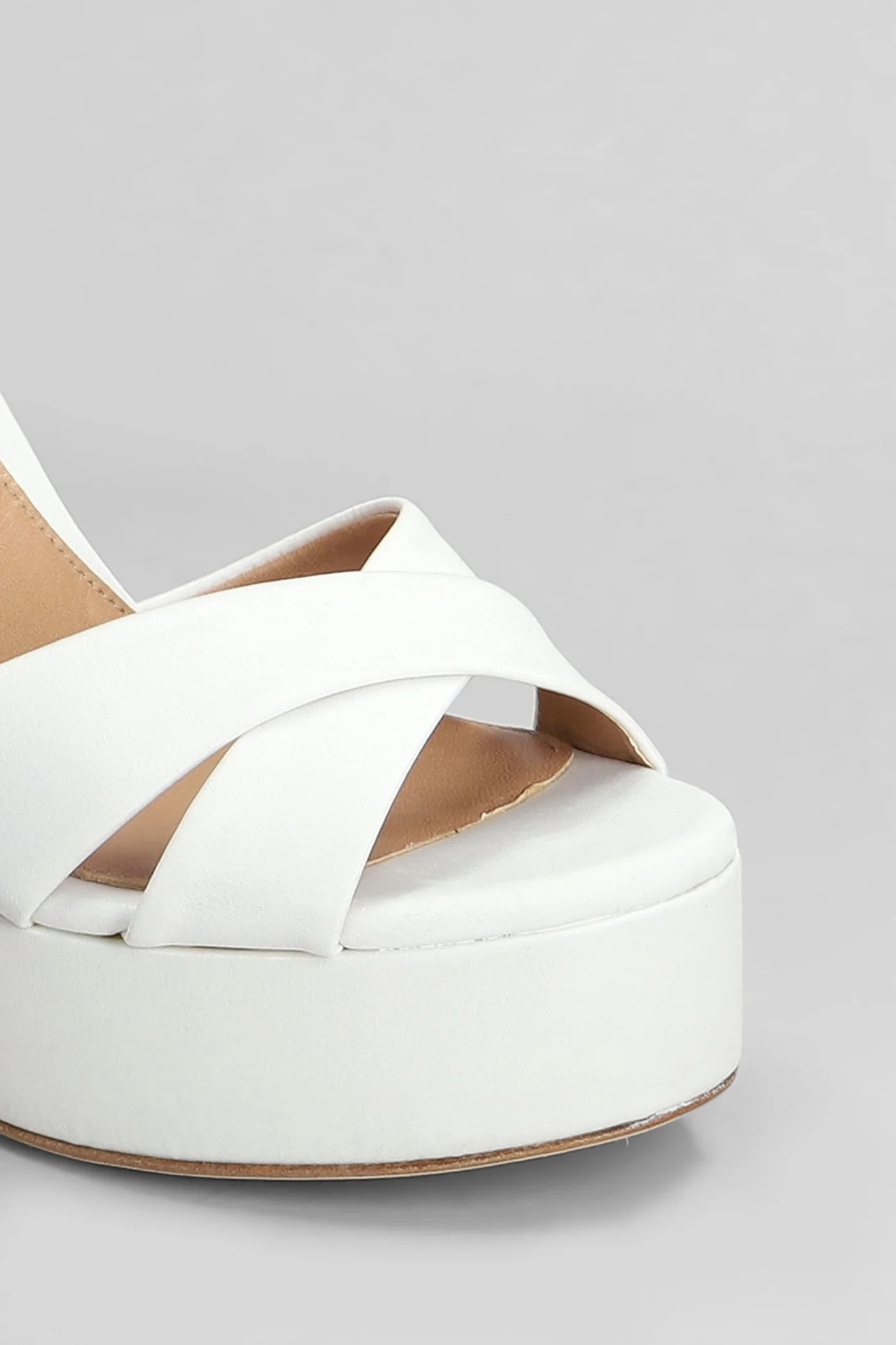 Sandals in white satin - Image 5