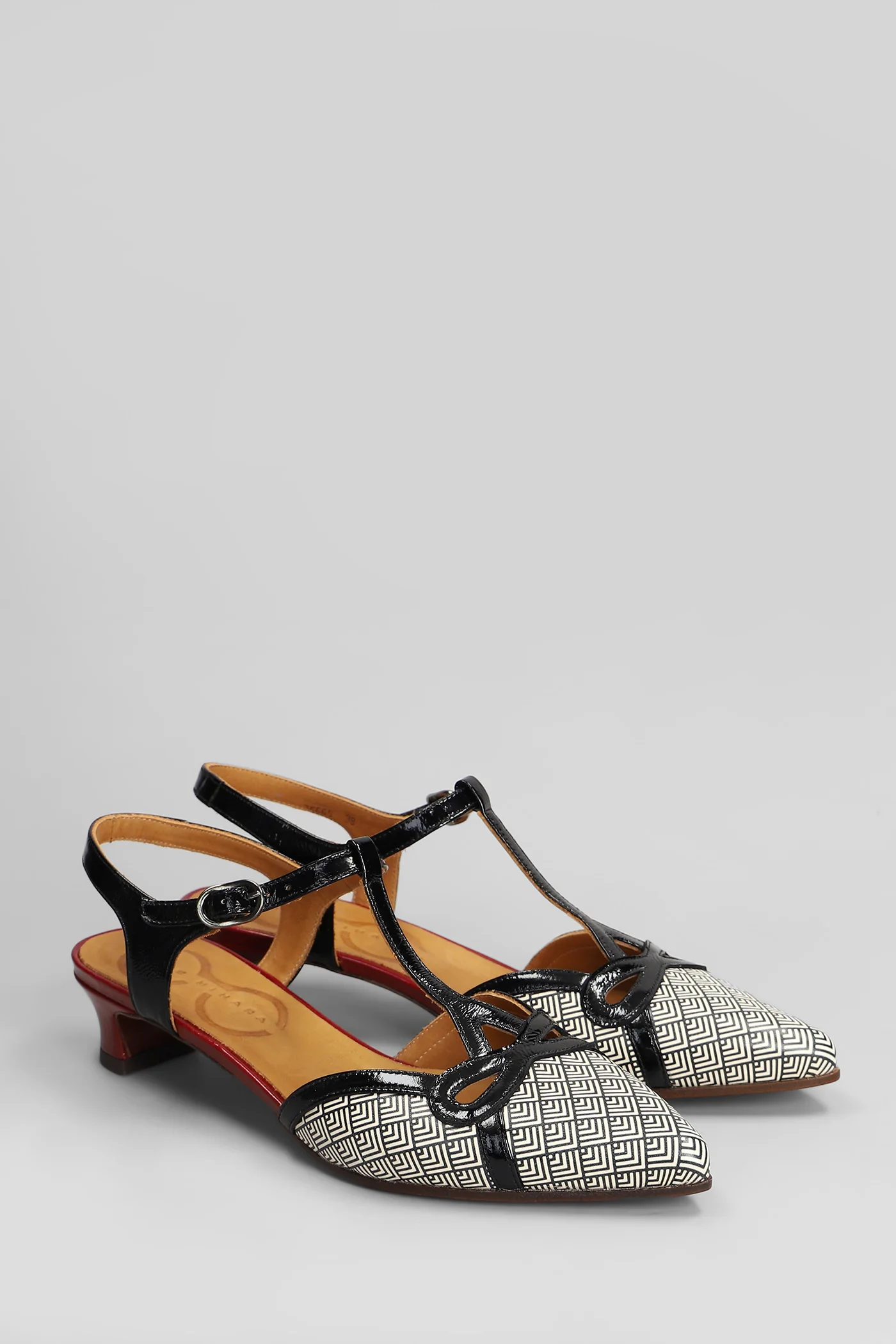 Pumps in beige leather - Image 2
