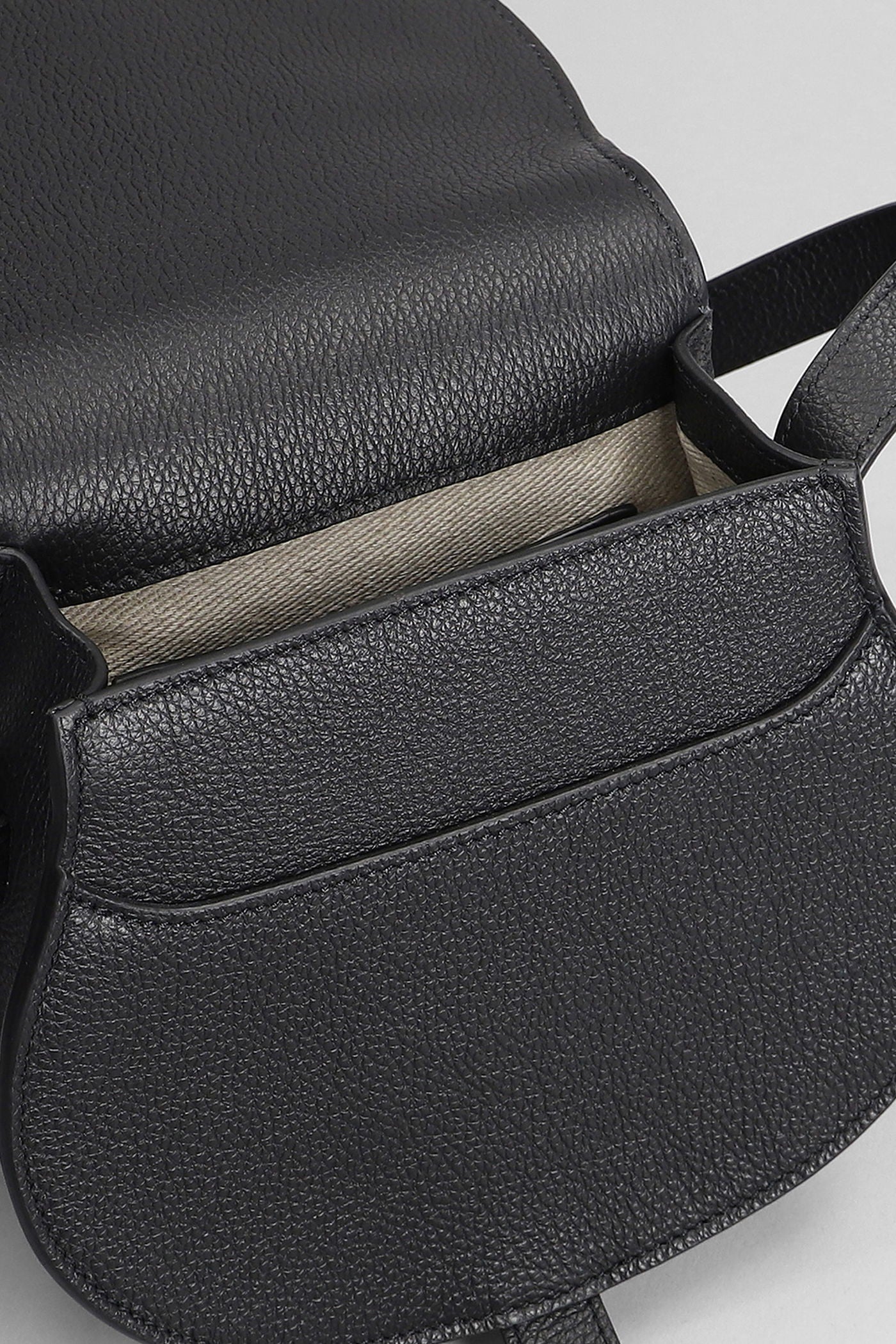 Mercie small Shoulder bag in black leather - Image 4