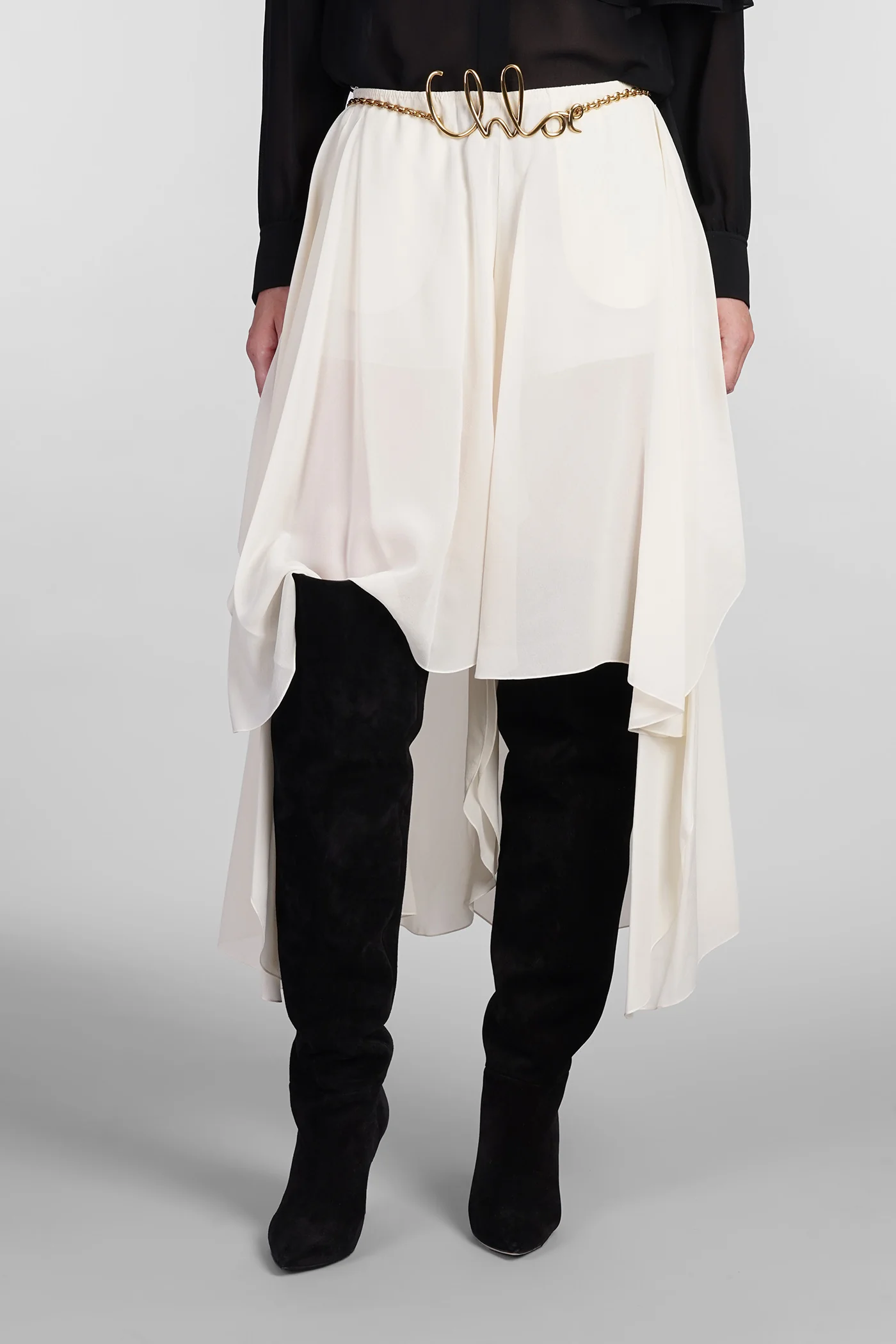 Shorts in beige silk