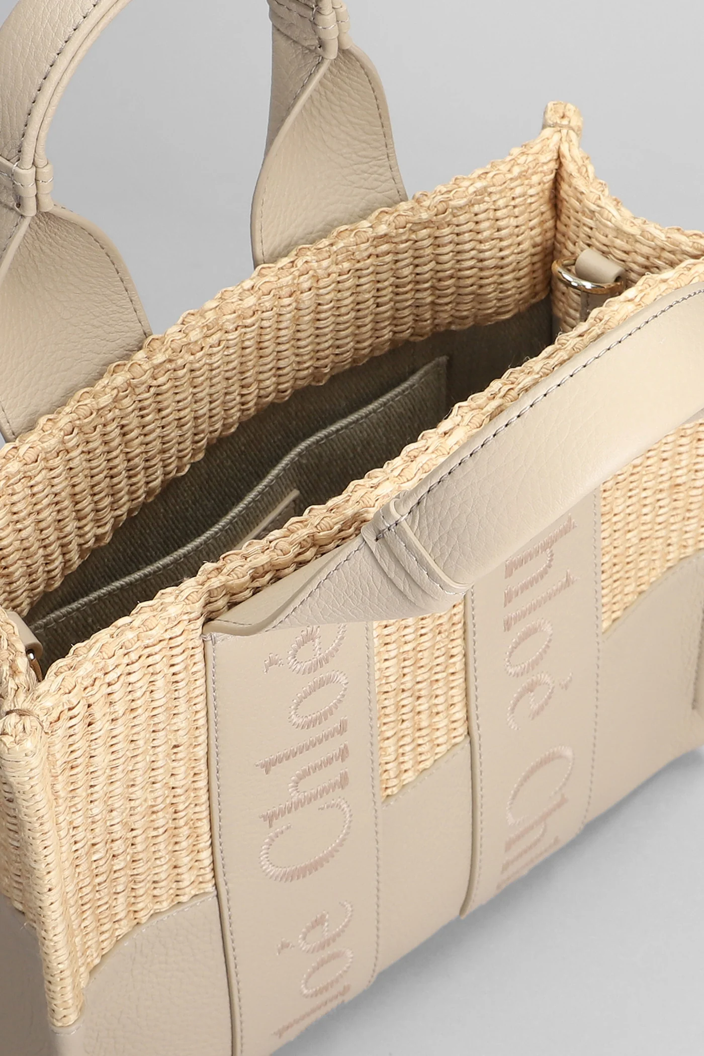 Woody Tote in grey raffia - Image 4