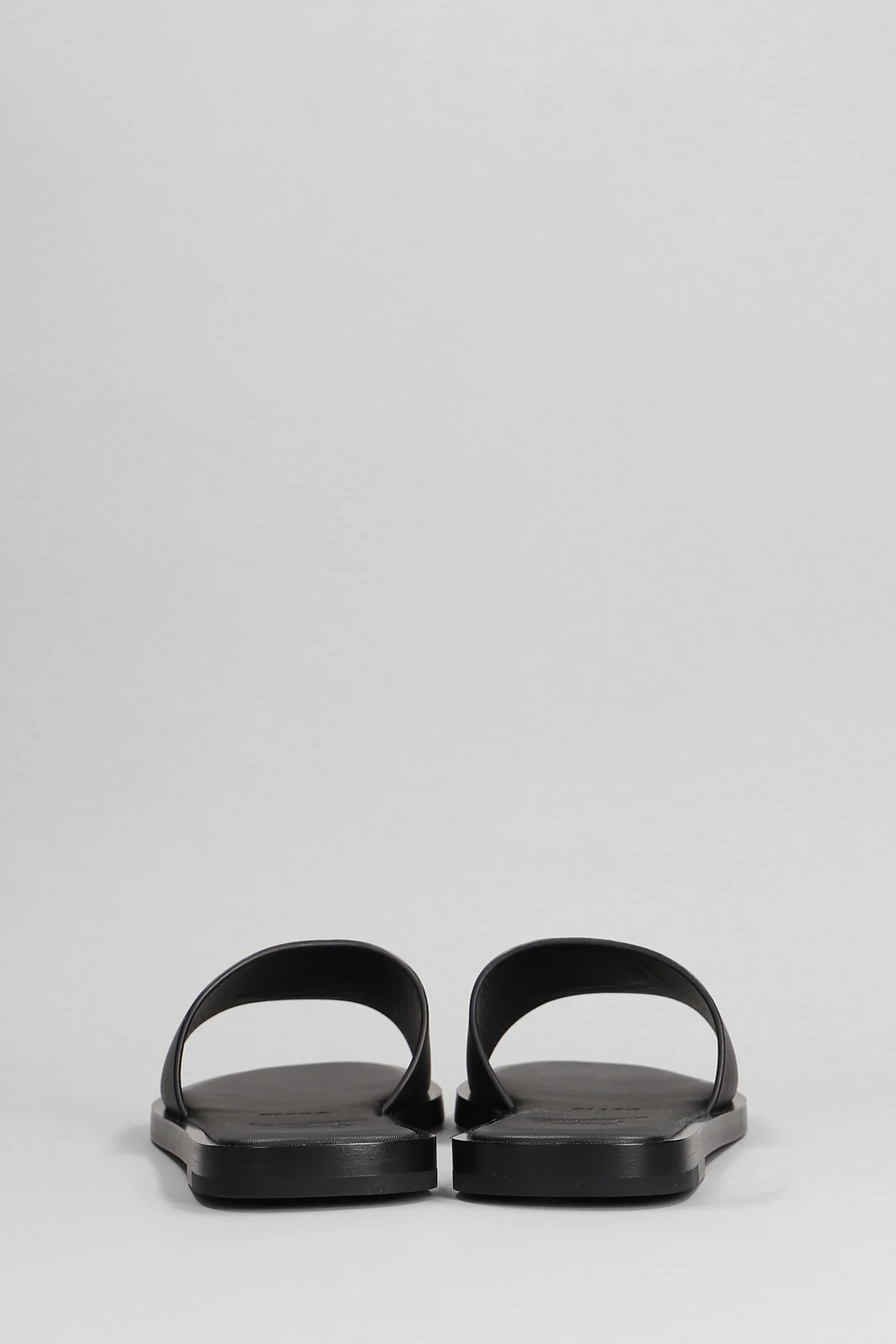 Cl mule flat Slipper-Mule in black leather - Image 4