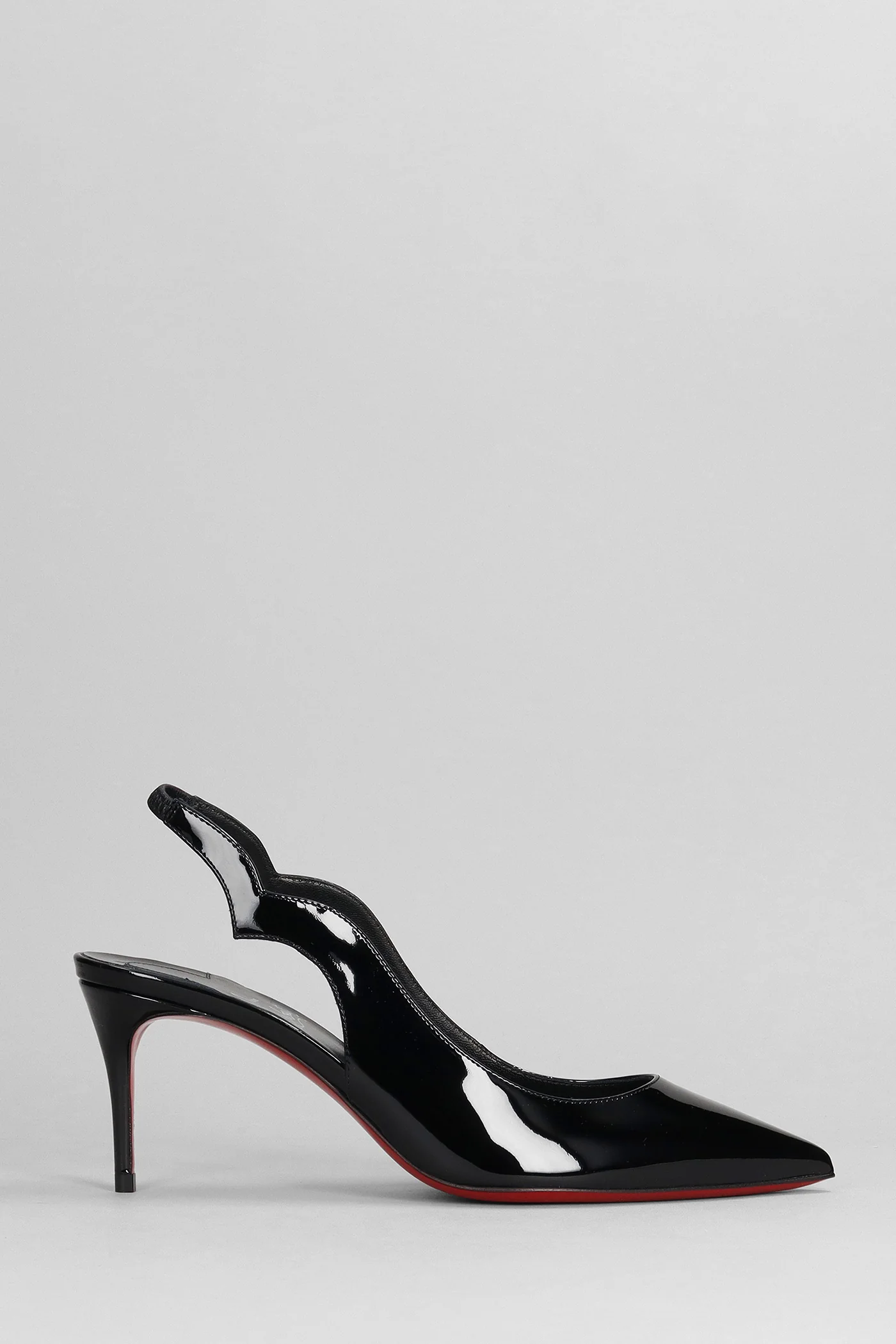 Pumps in black patent leather