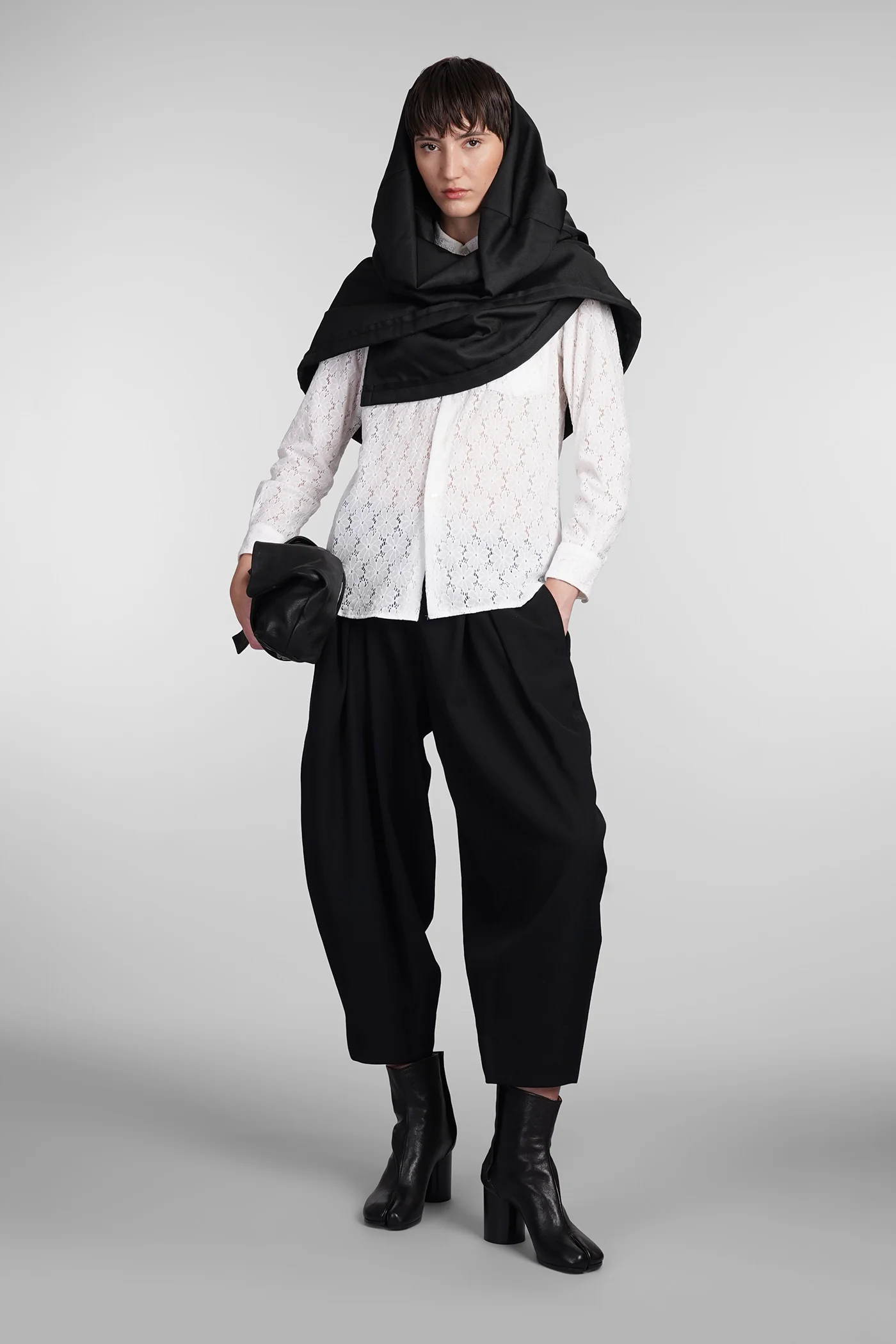 Shrug in black polyester - Image 2