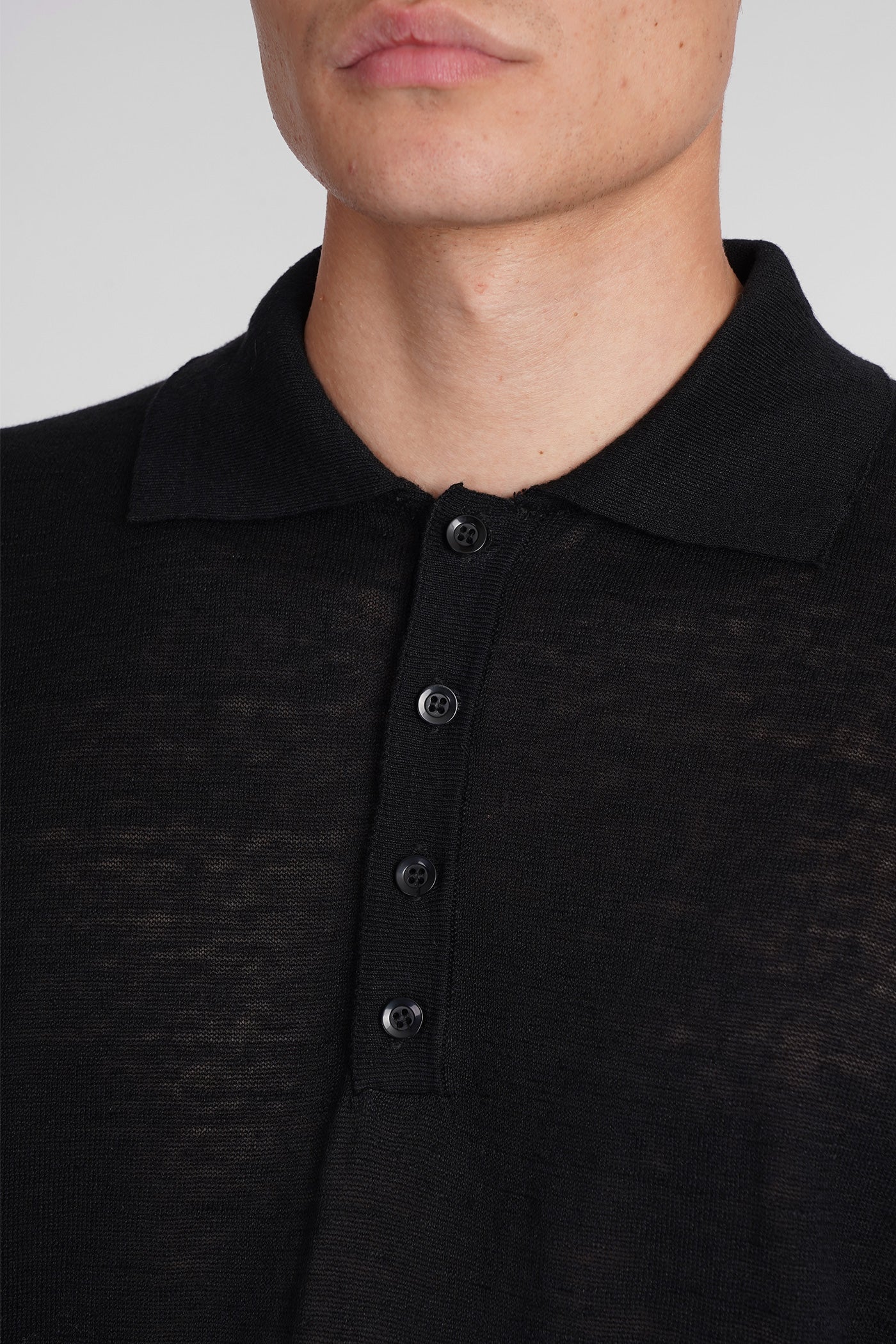 Putri Polo in black linen - Image 5