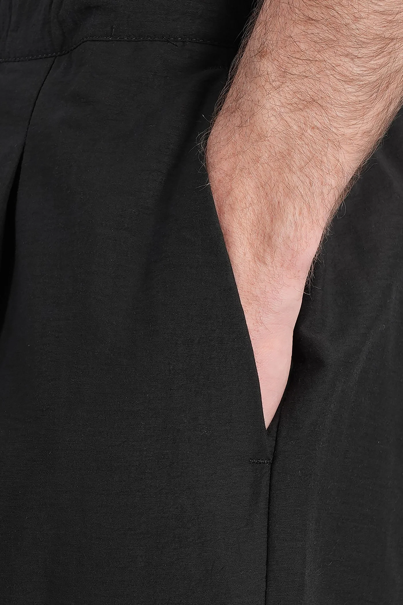Tony Shorts in black Cly - Image 5