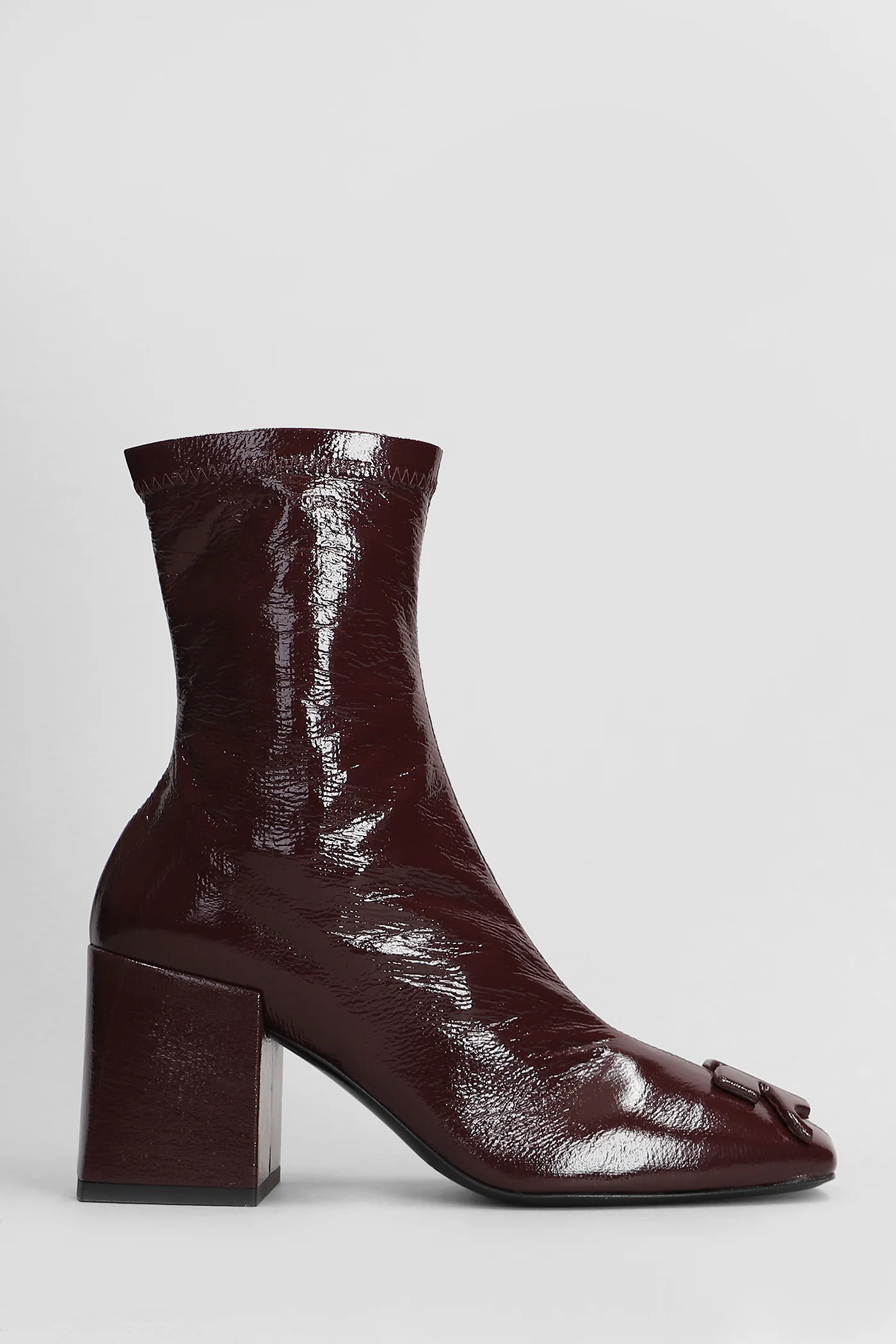 Ankle boots in bordeaux leather