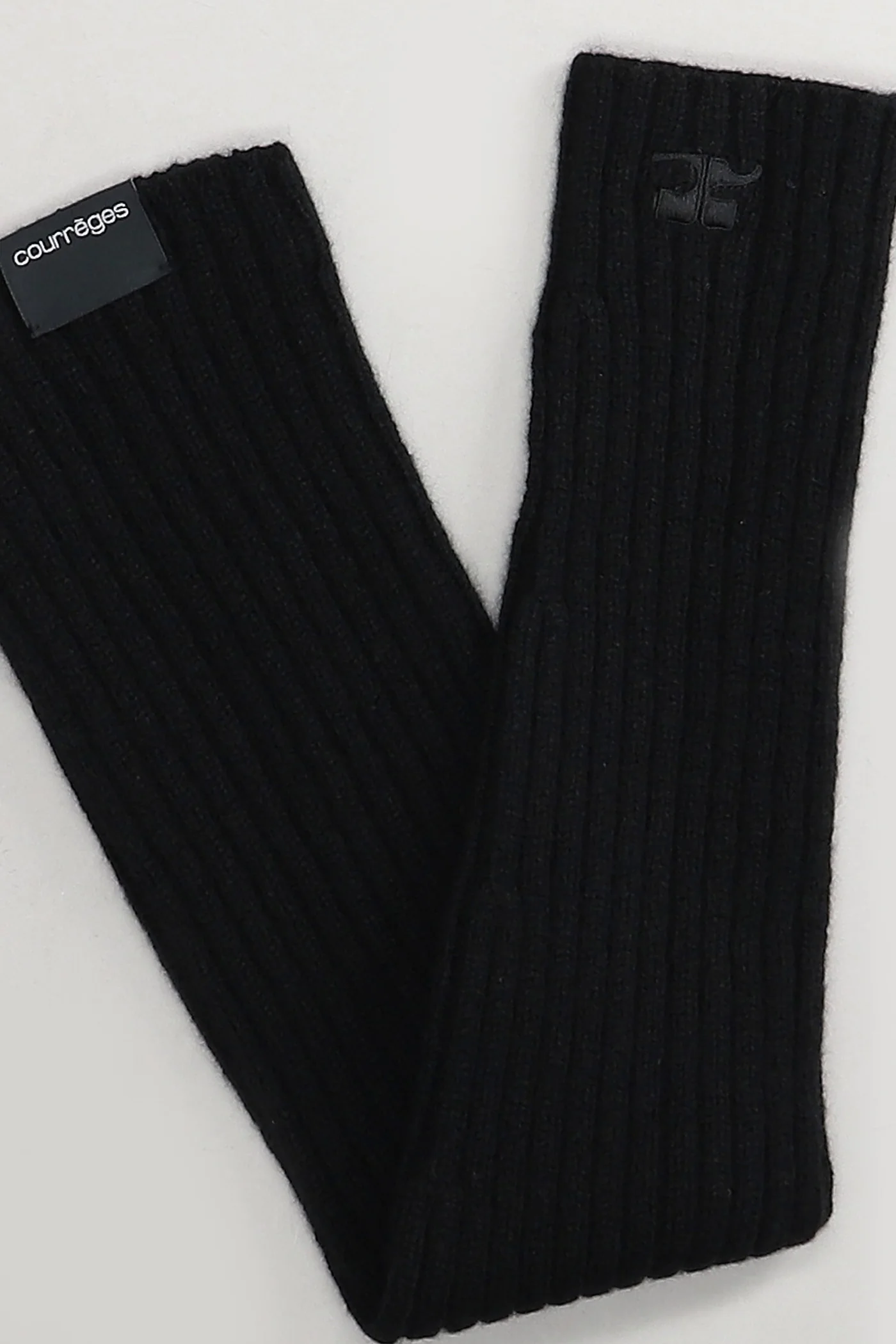 in black wool - Image 2