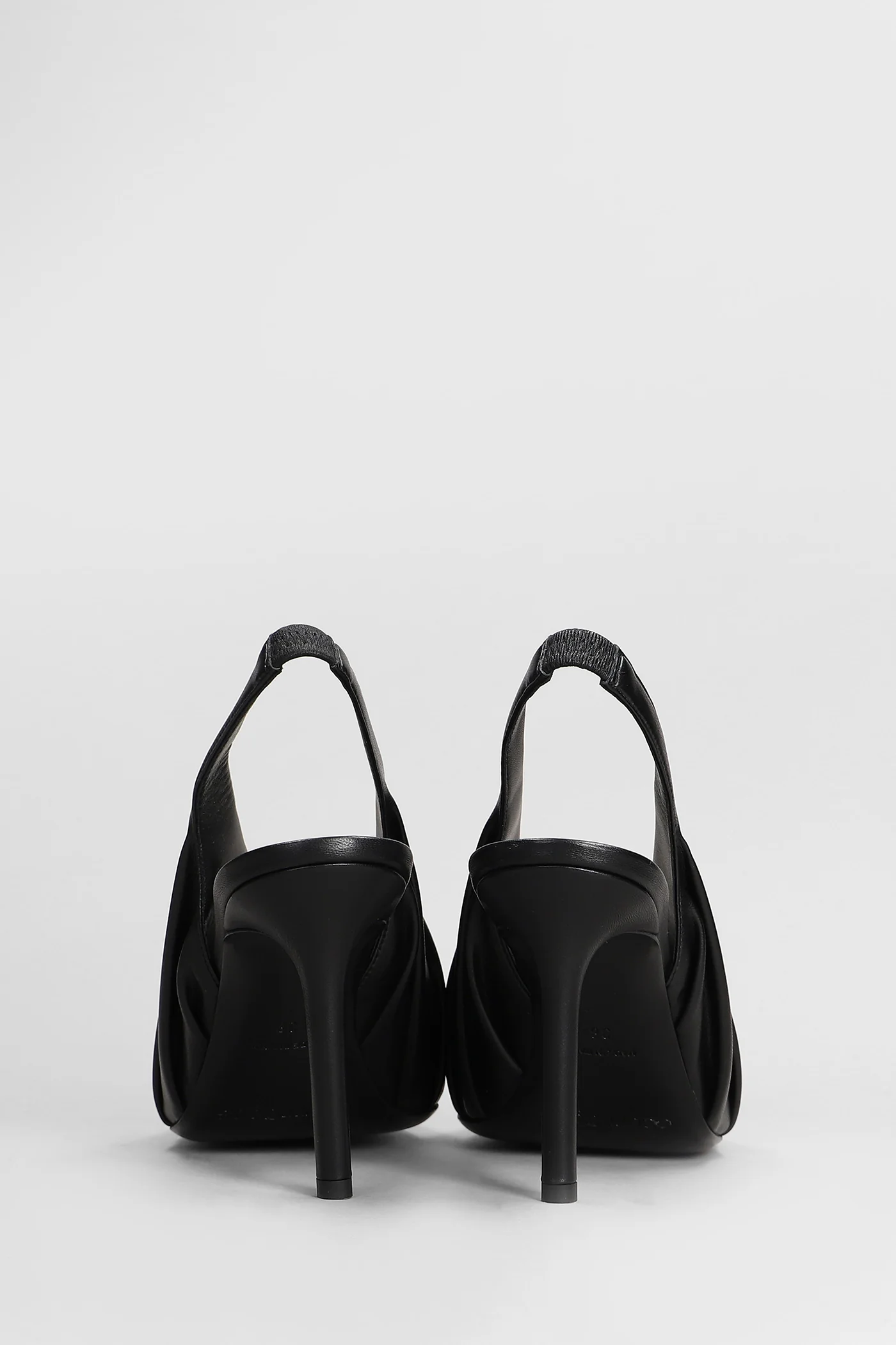 Pumps in black leather - Image 4