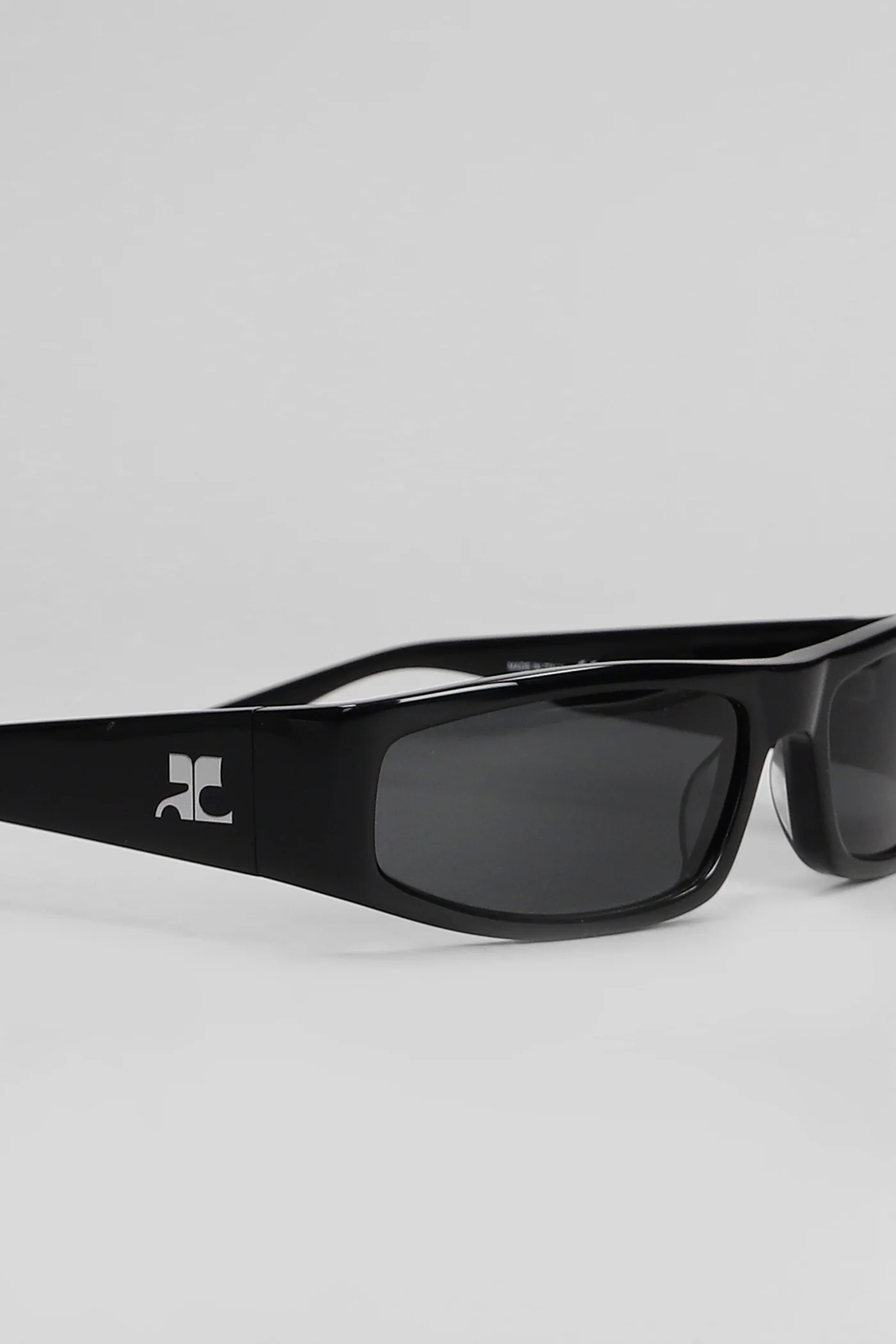 Sunglasses in black acetate - Image 4