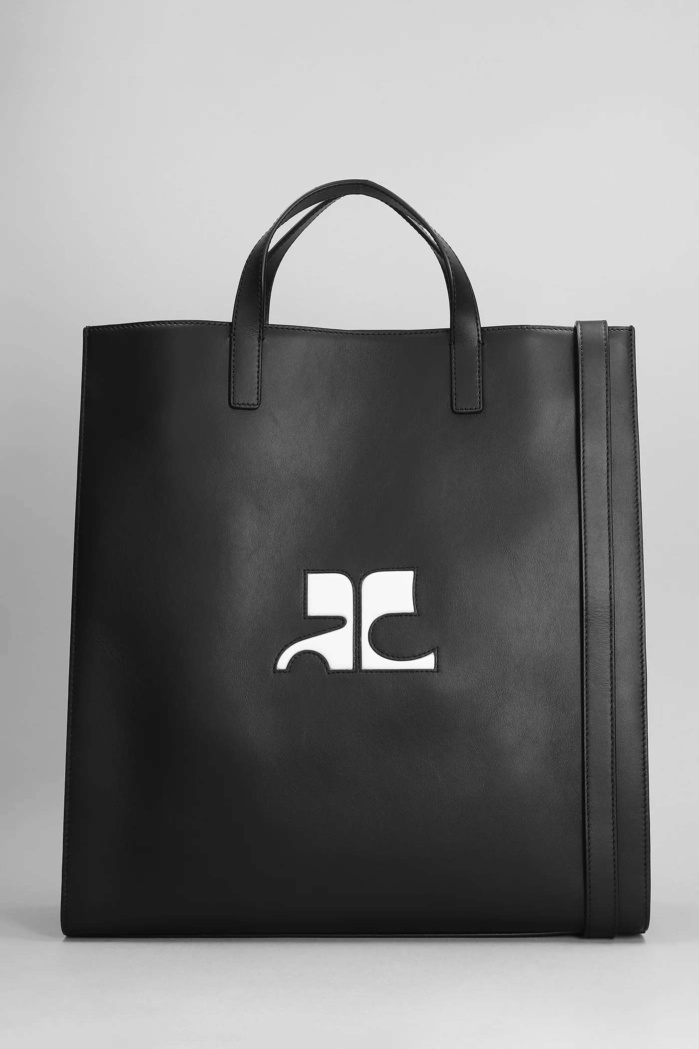 Tote in black leather