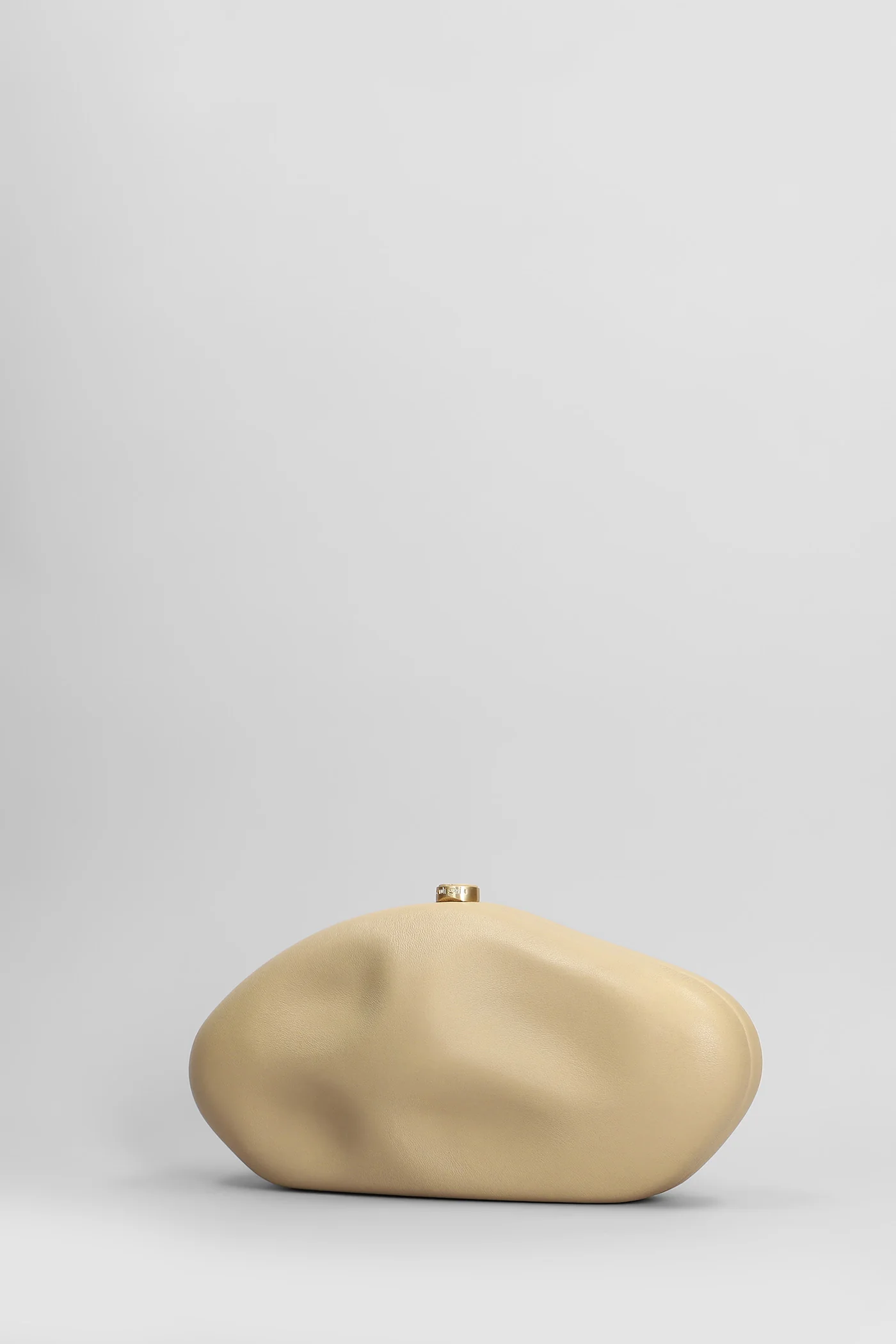 The caldera Clutch in beige leather - Image 2