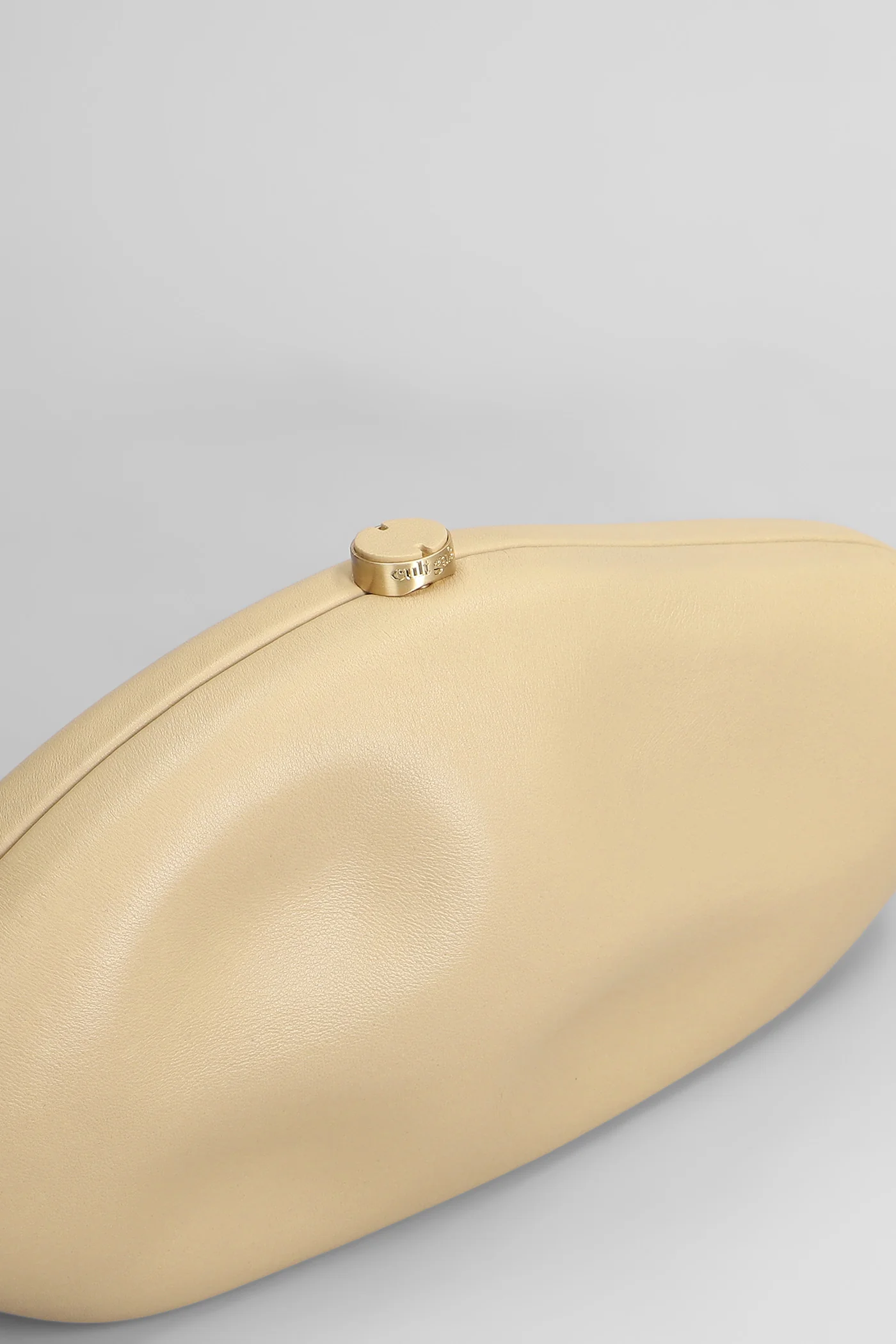 The caldera Clutch in beige leather - Image 4