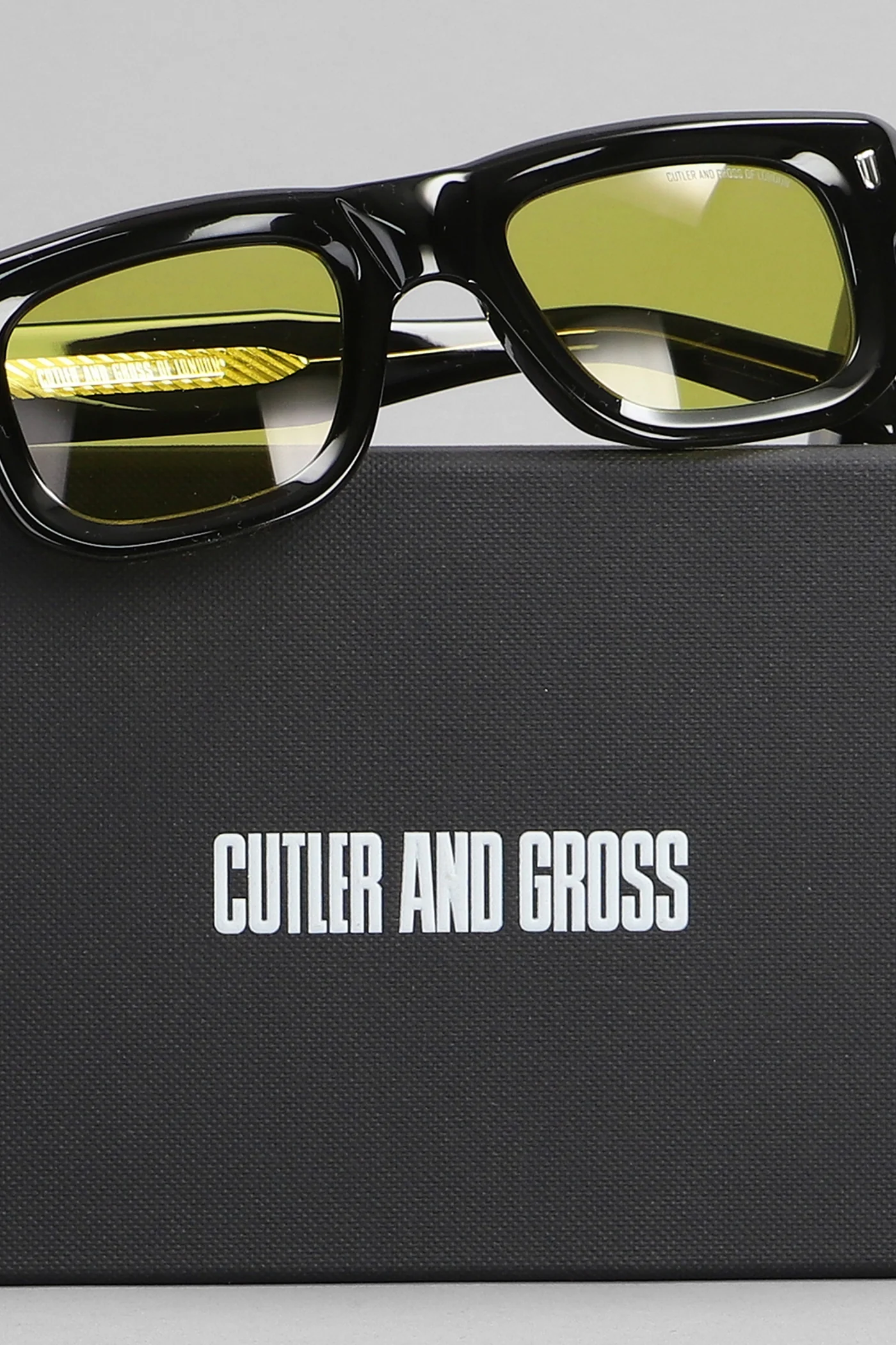 1402 Sunglasses in black acetate - Image 4