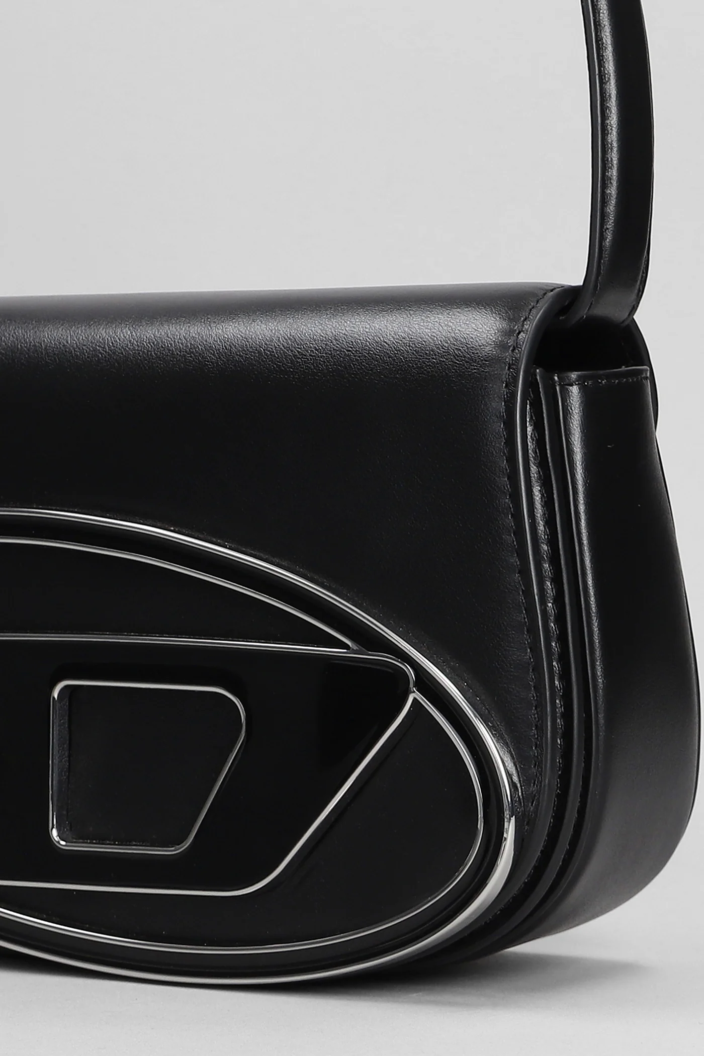 1dr Shoulder bag in black leather - Image 12
