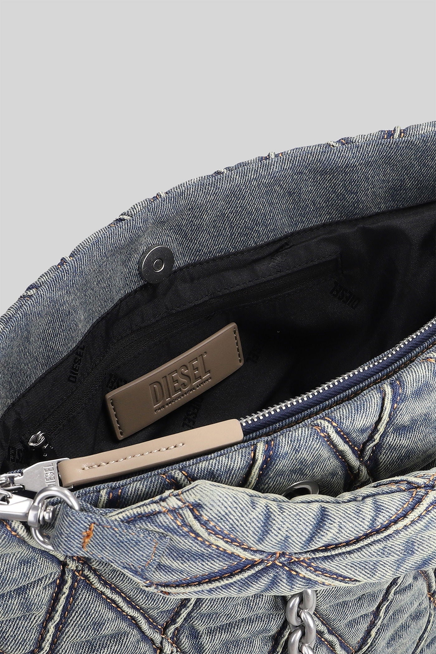 Charm-d Tote in blue denim - Image 4