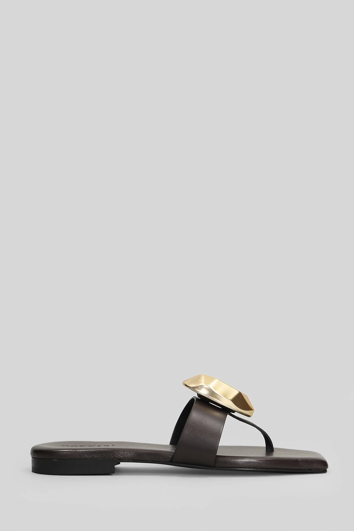 Flat sandal-slipper in brown leather