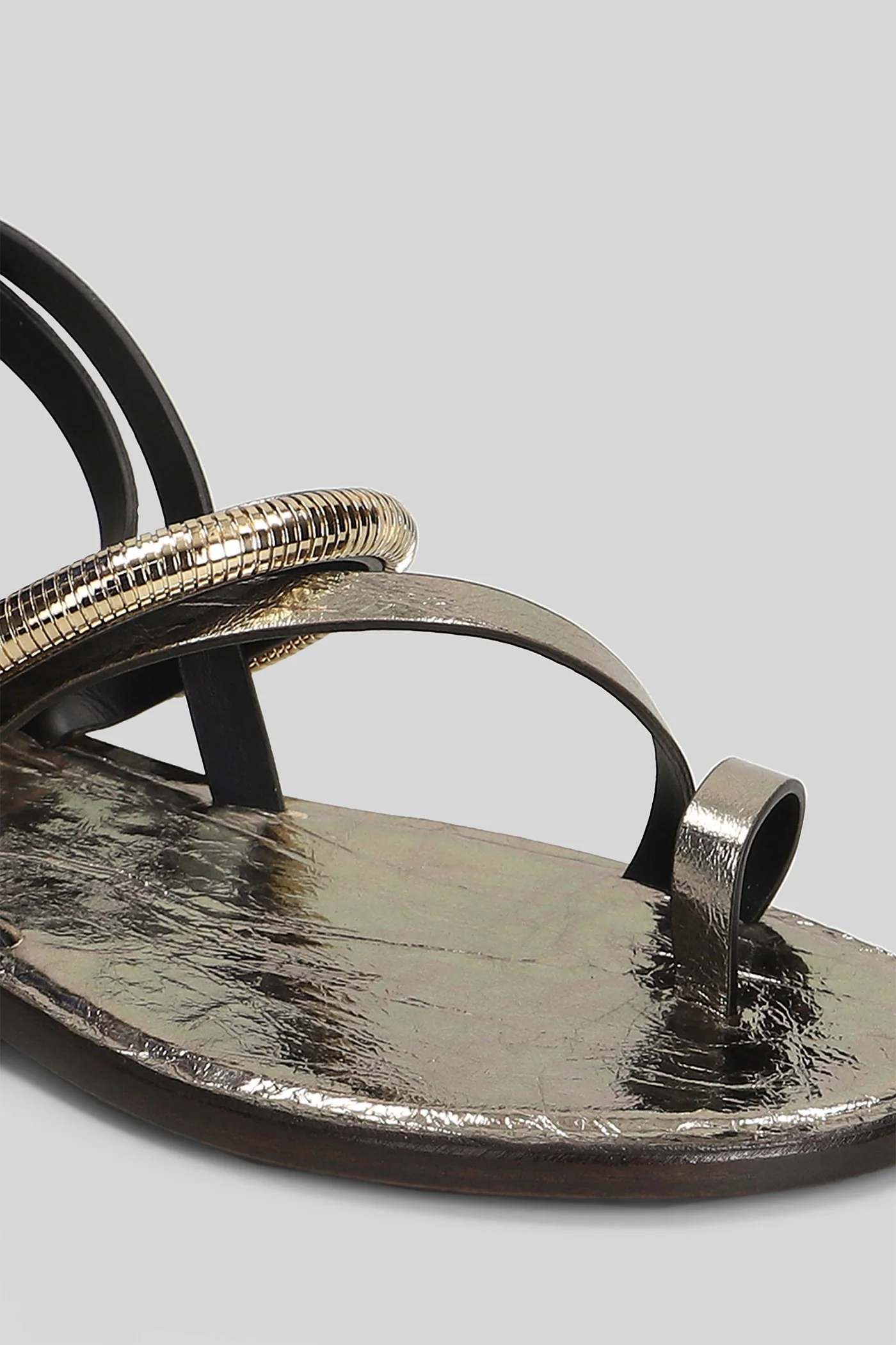 Flat sandal-slipper in platinum leather - Image 5
