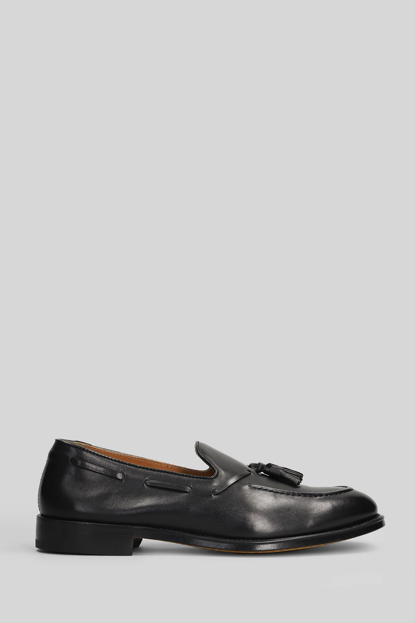 Loafers in black leather