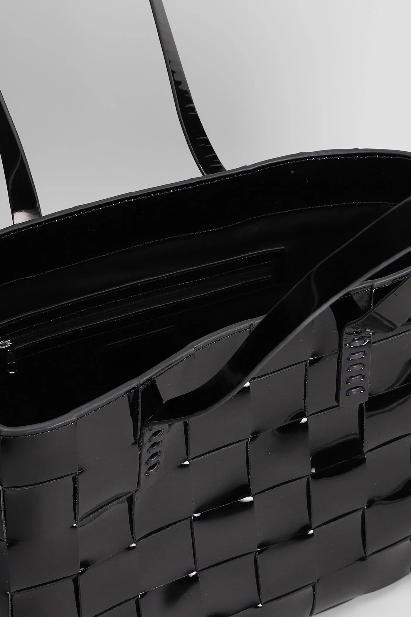Box Weave Basket Tote in black leather - Image 4