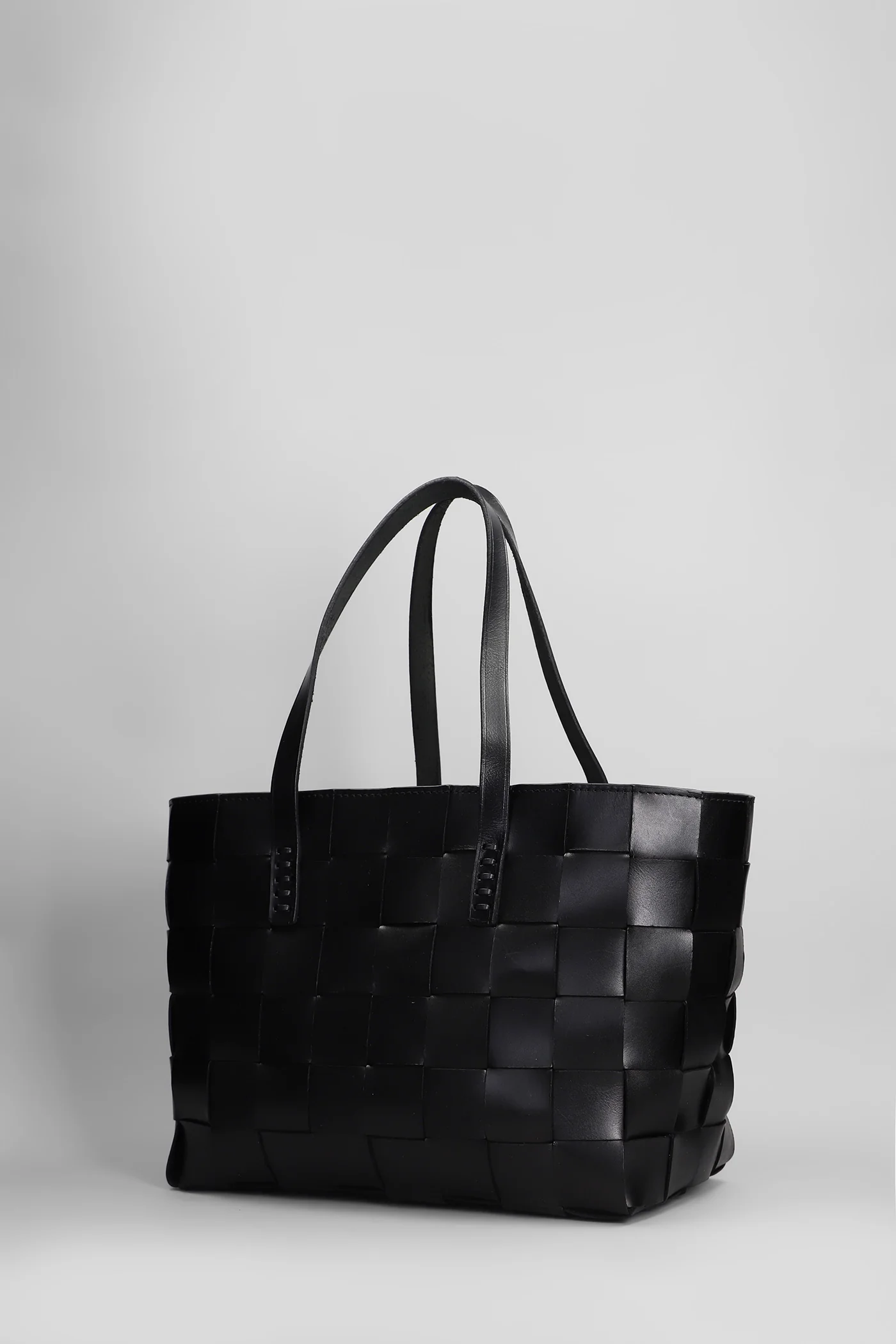Box Weave Basket Tote in black leather - Image 2