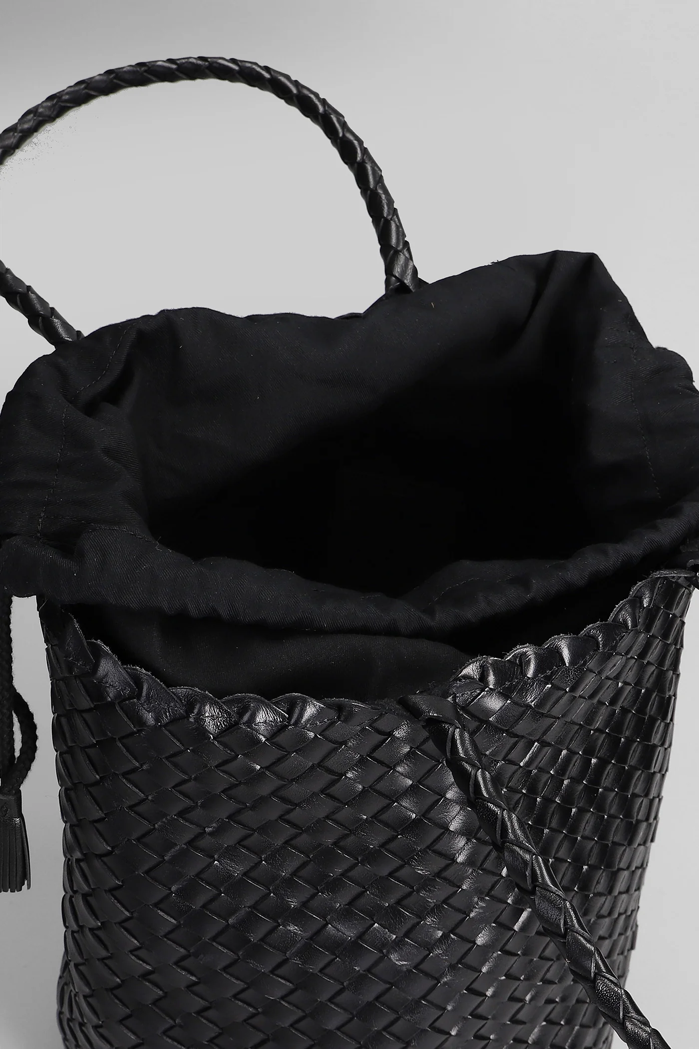 Jack Bucket Hand bag in black leather - Image 4