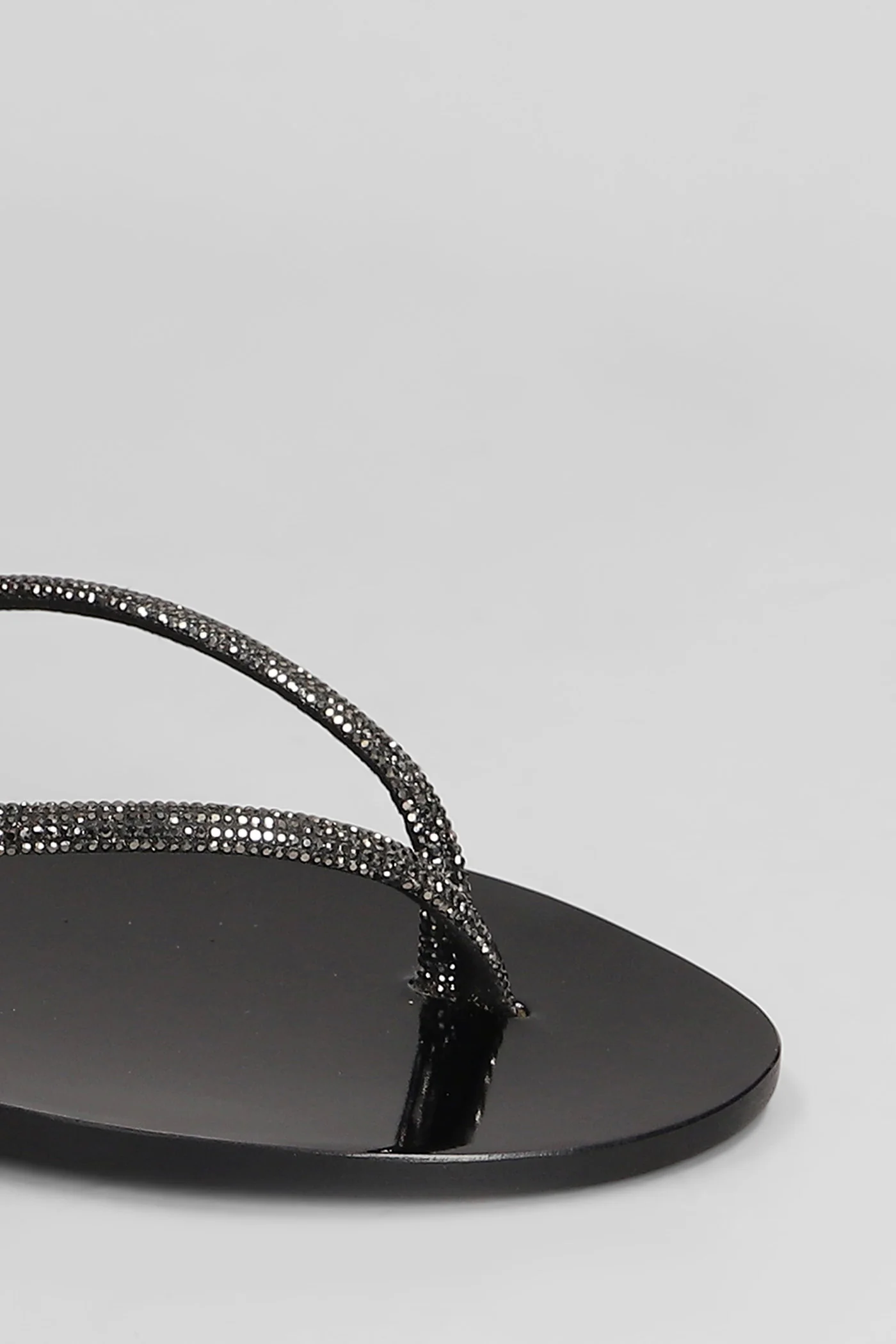 Flat sandal-slipper in black leather - Image 5