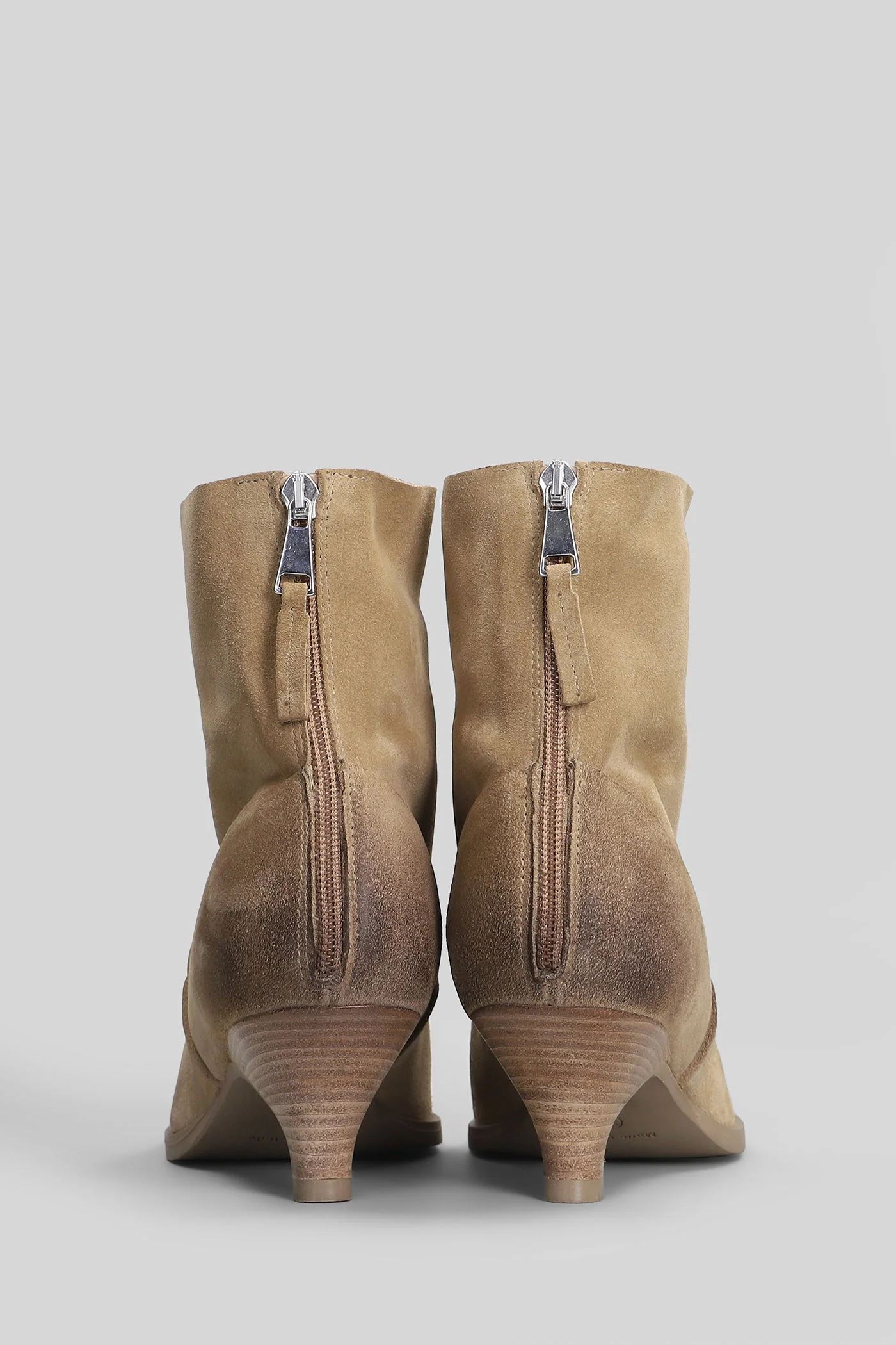 low heels Ankle boots in beige suede - Image 4