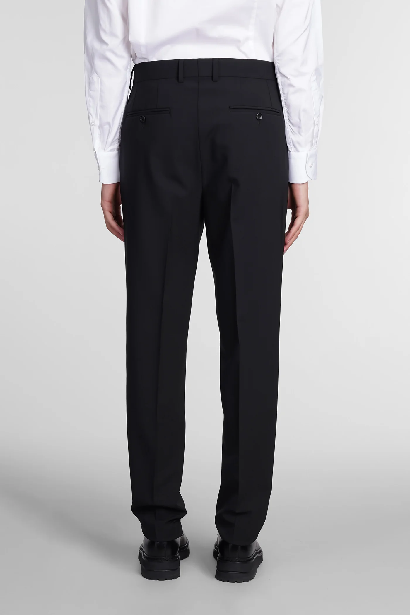 in black wool - Image 5