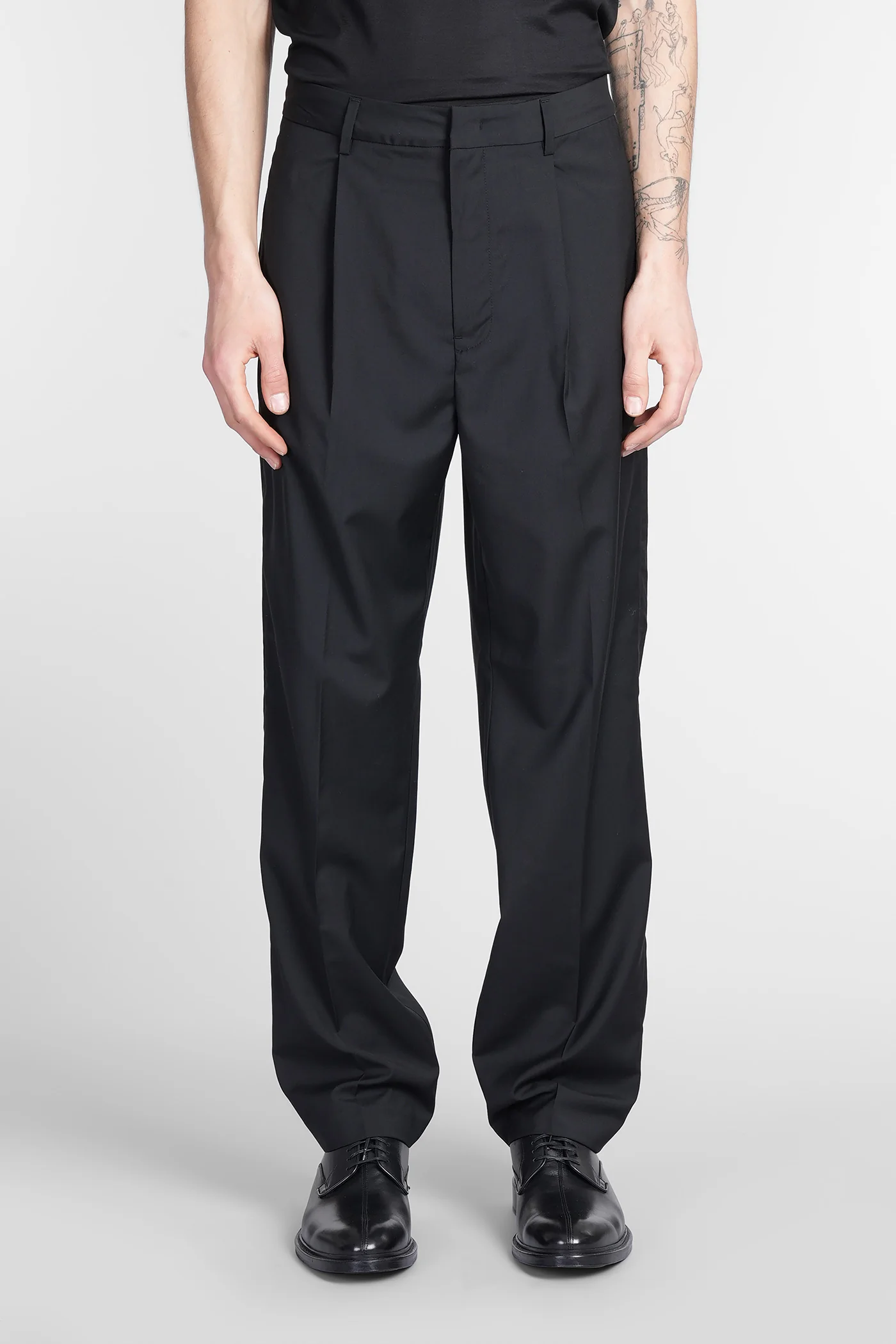 Pants in black wool