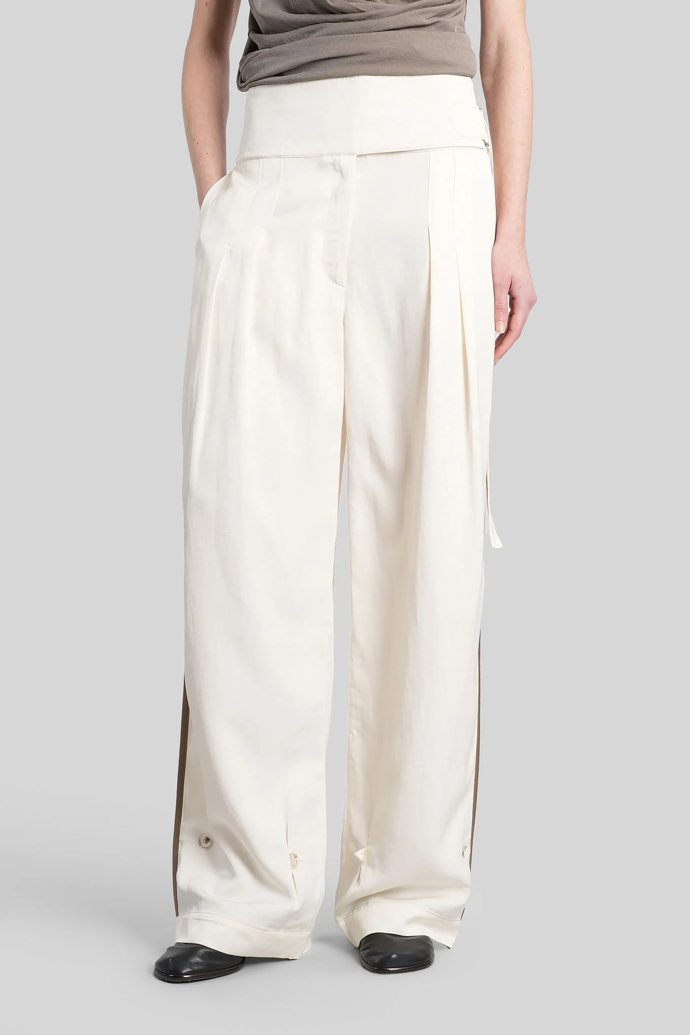 Pants in beige viscose