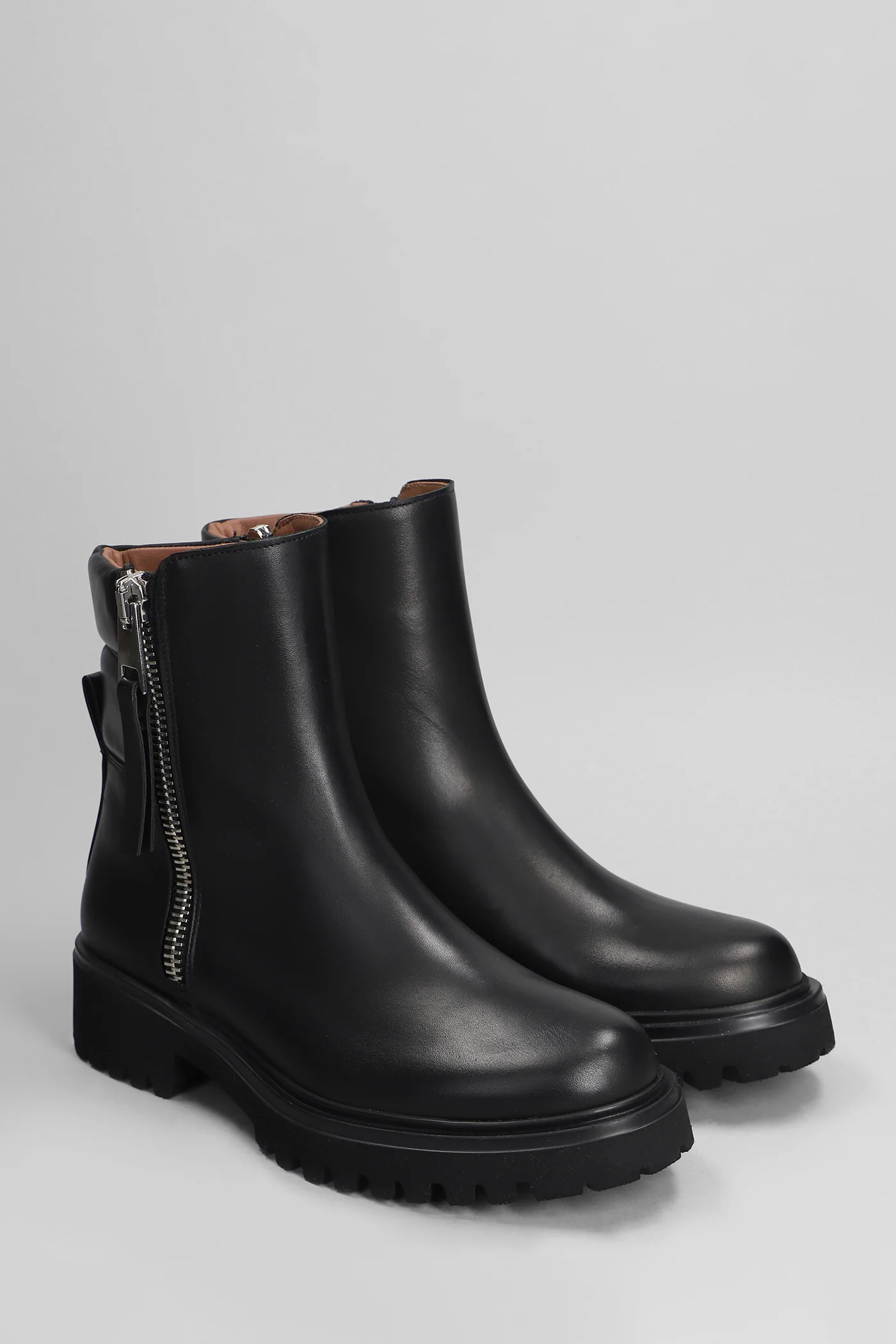 Combat boots in black leather - Image 2