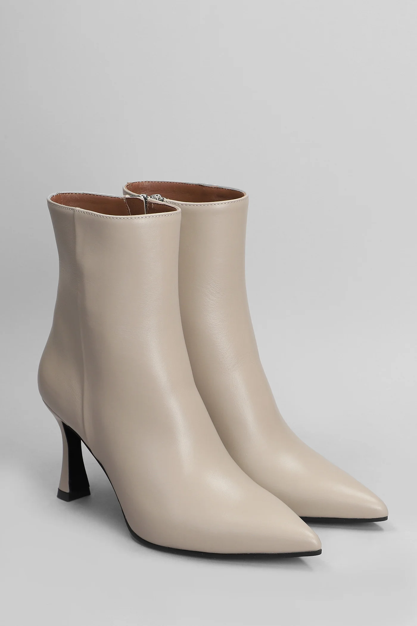 High heels Ankle boots in beige leather - Image 2