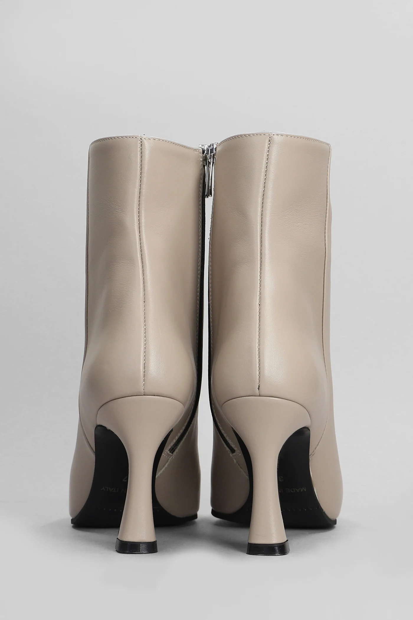 High heels Ankle boots in beige leather - Image 4