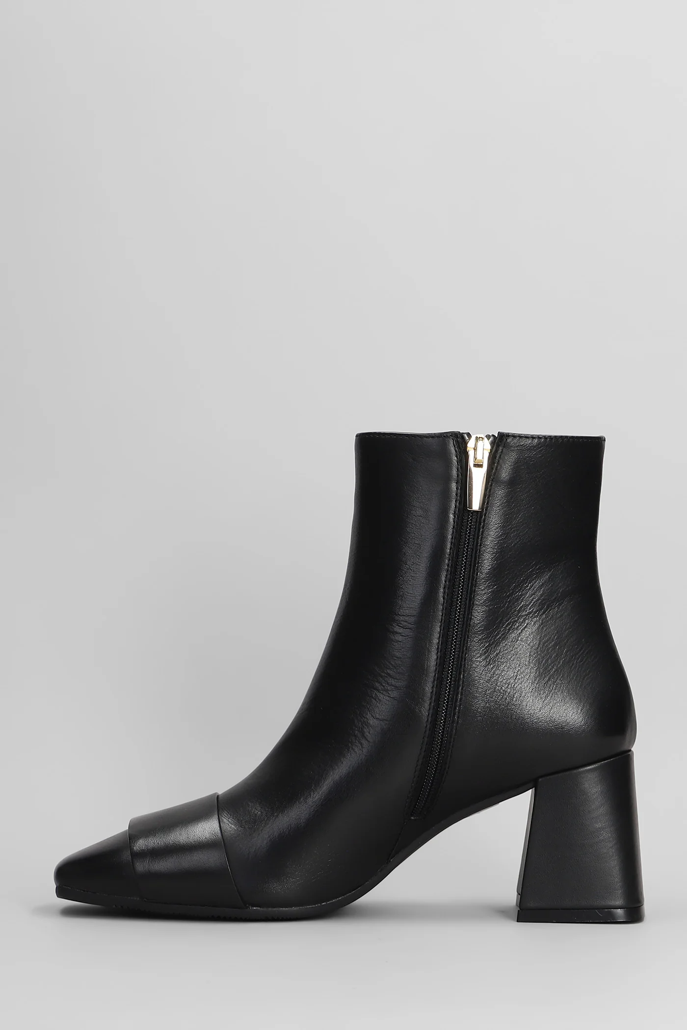 High heels Ankle boots in black leather - Image 3