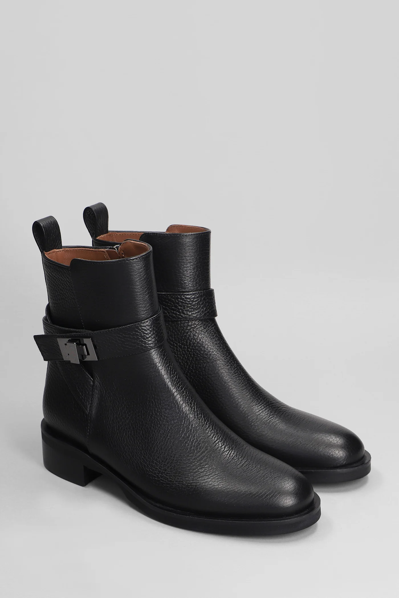 low heels Ankle boots in black leather - Image 2