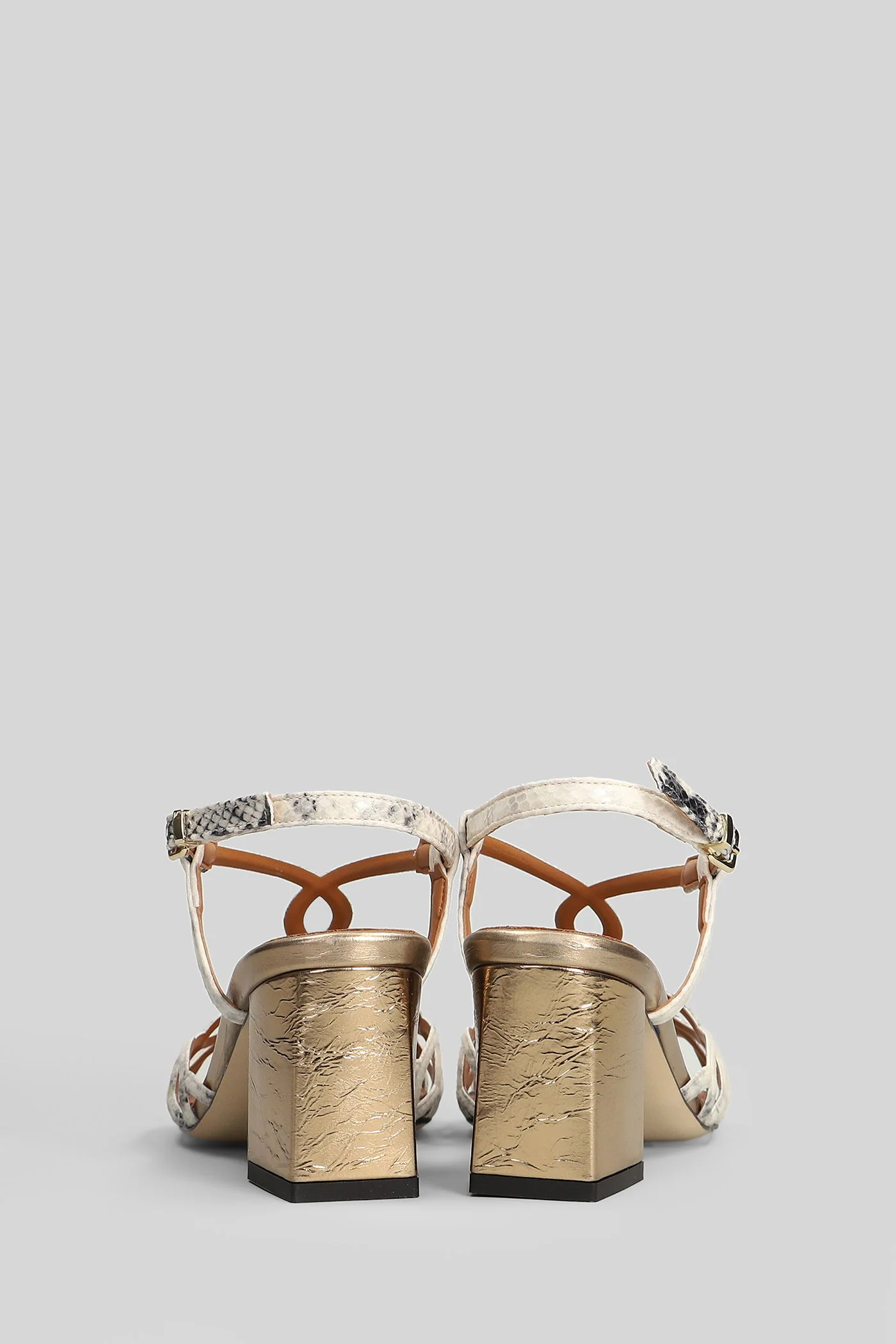 Sandals in beige leather - Image 4