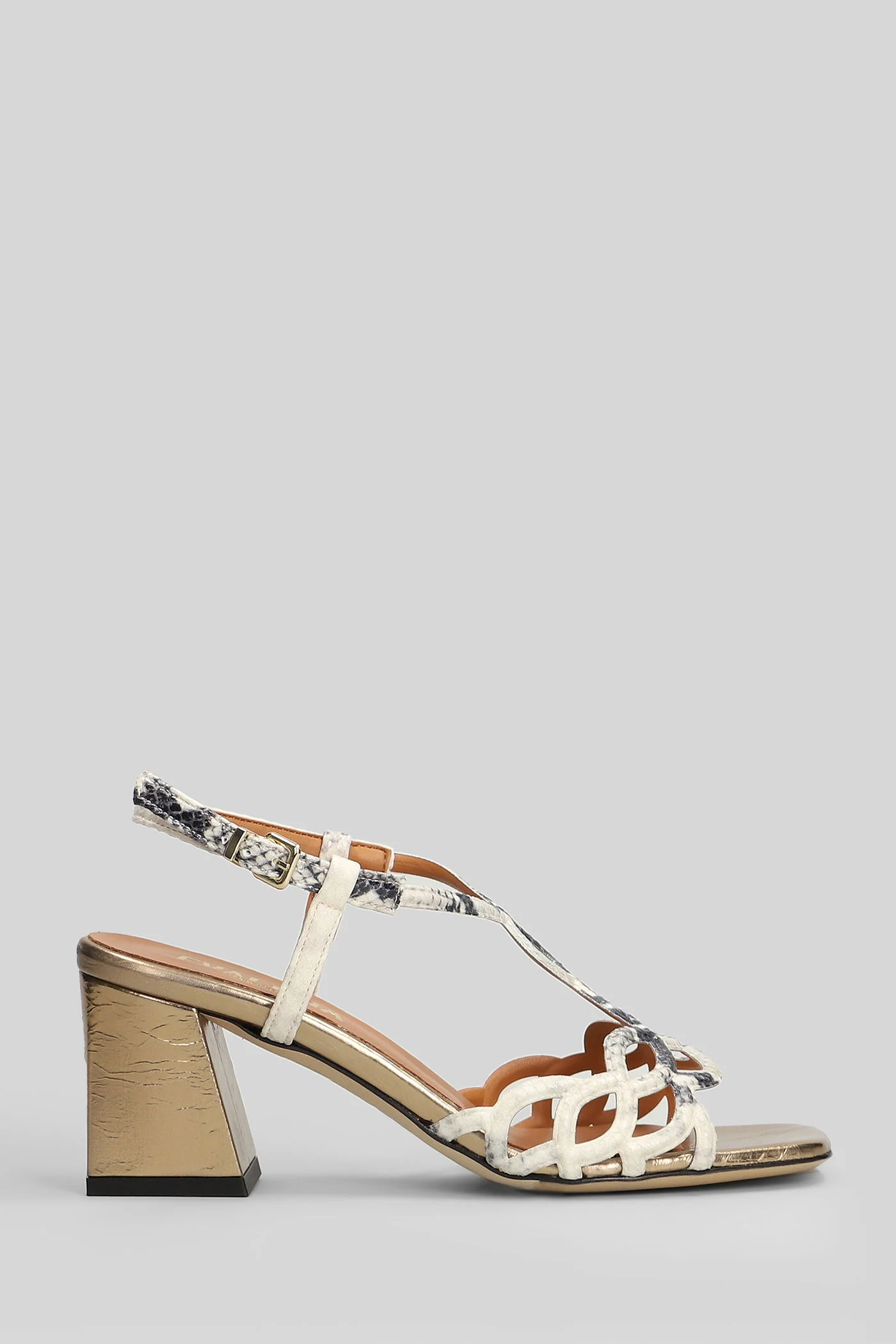 Sandals in beige leather - Image 6