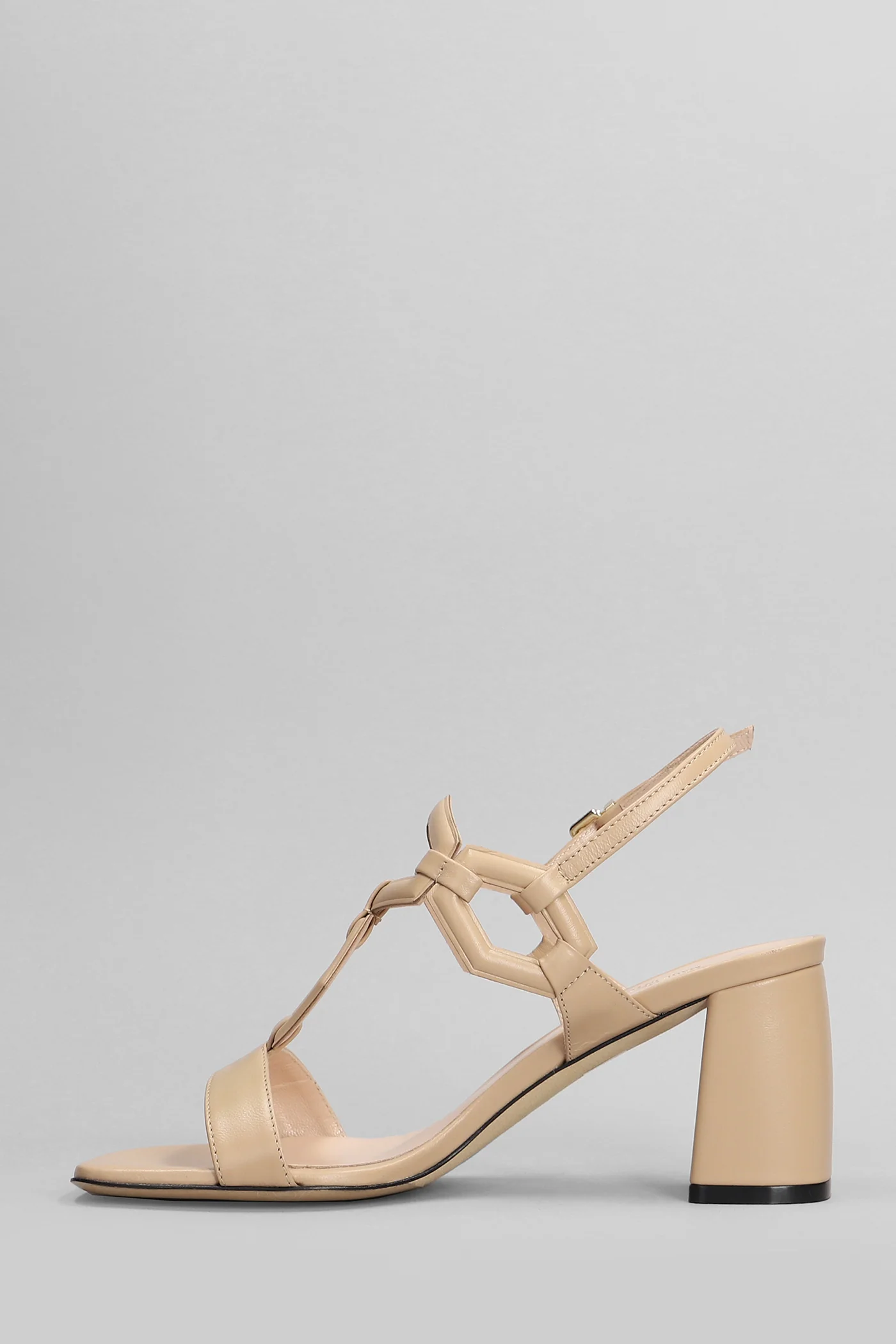 Sandals in beige leather - Image 3