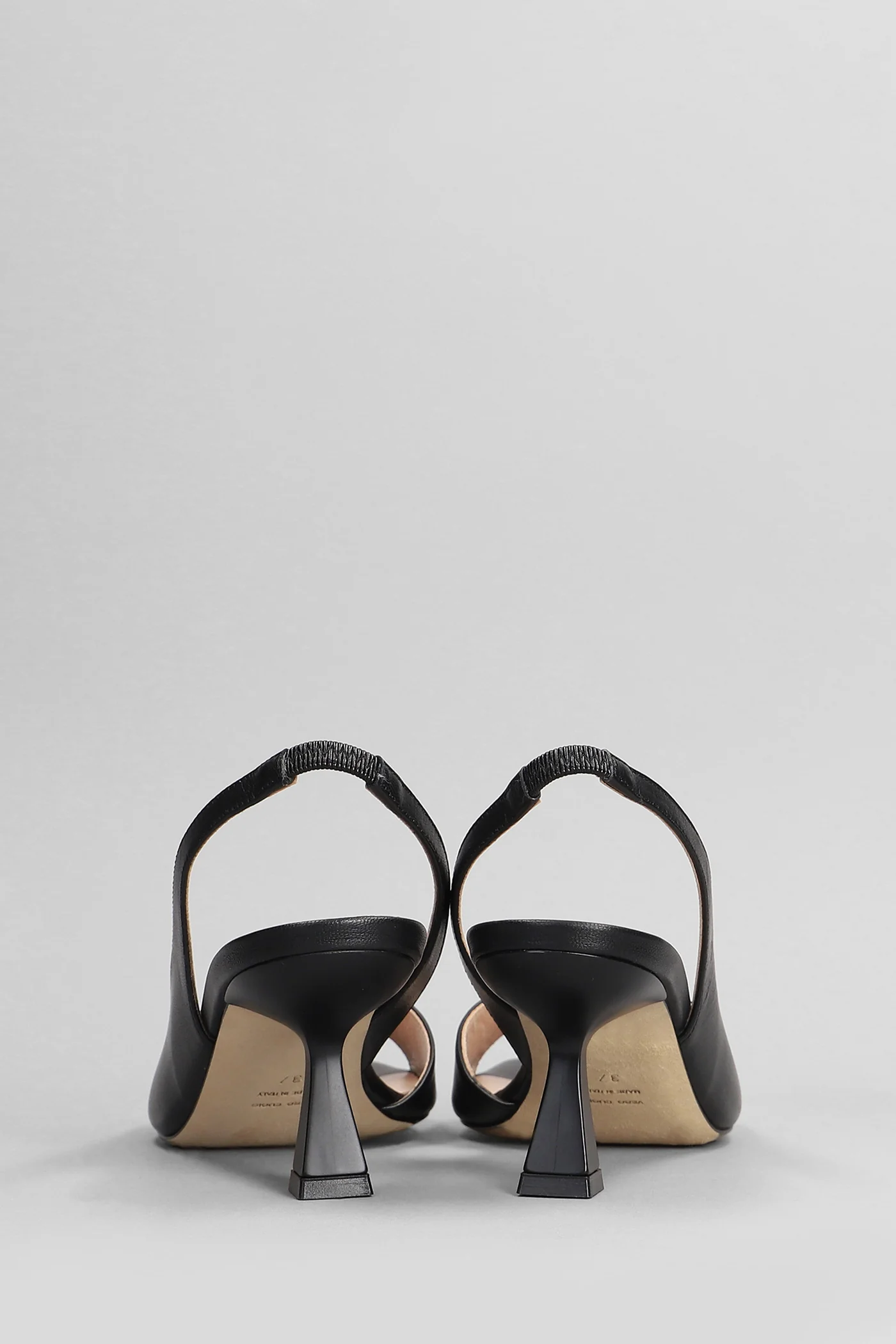 Sandals in black leather - Image 4