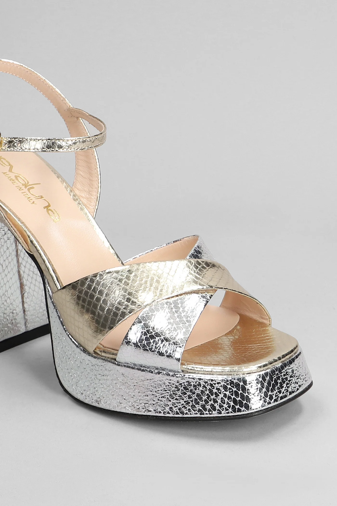 Sandals in platinum leather - Image 5